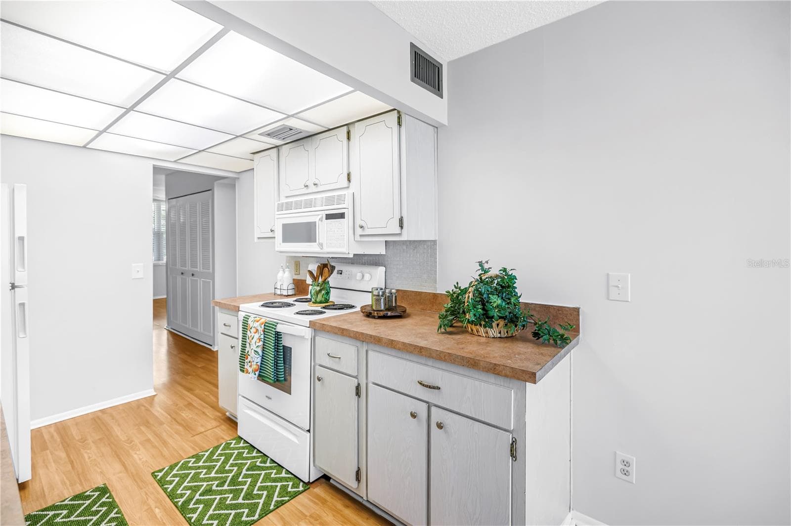 Condominium at 4720 LOCUST ST NE #318, ST PETERSBURG, photo 17 of 36