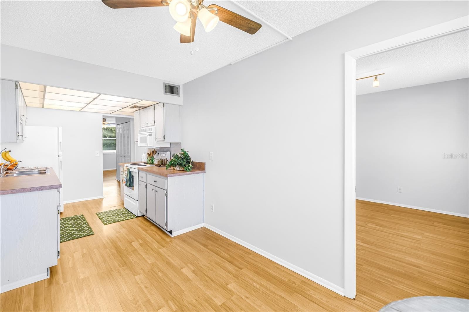 Condominium at 4720 LOCUST ST NE #318, ST PETERSBURG, photo 19 of 36