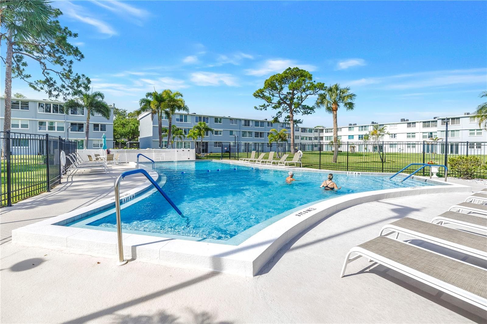 Condominium at 4720 LOCUST ST NE #318, ST PETERSBURG, photo 28 of 36