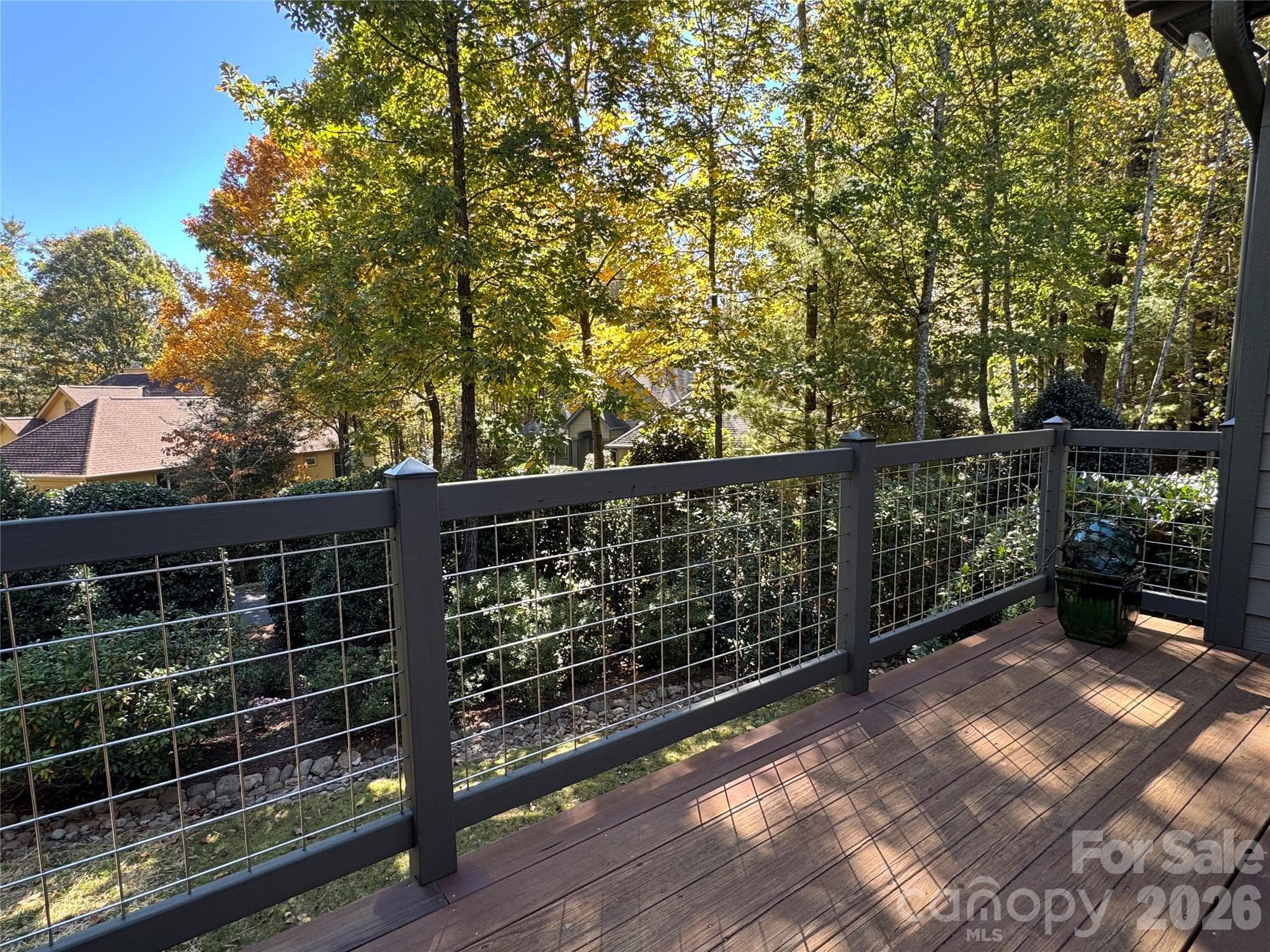 Single Family Residence at 894 Dunroy Drive, Hendersonville, photo 4 of 39