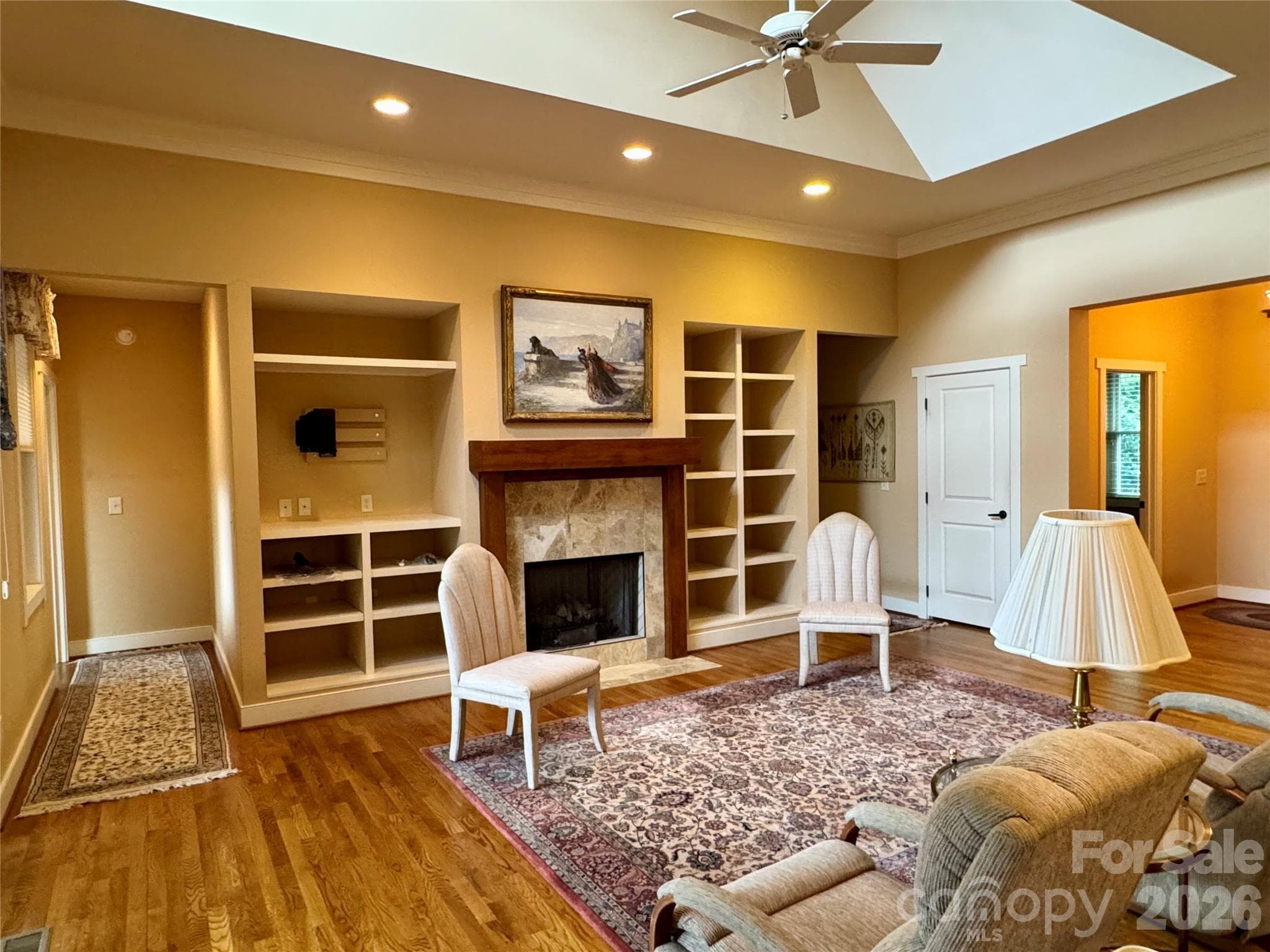 Single Family Residence at 894 Dunroy Drive, Hendersonville, photo 7 of 39