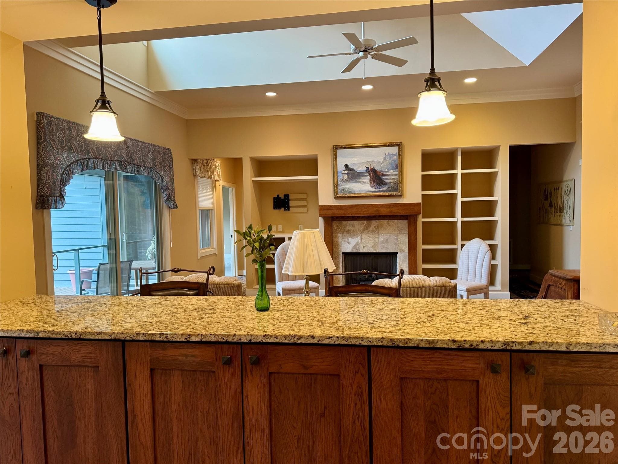 Single Family Residence at 894 Dunroy Drive, Hendersonville, photo 11 of 39
