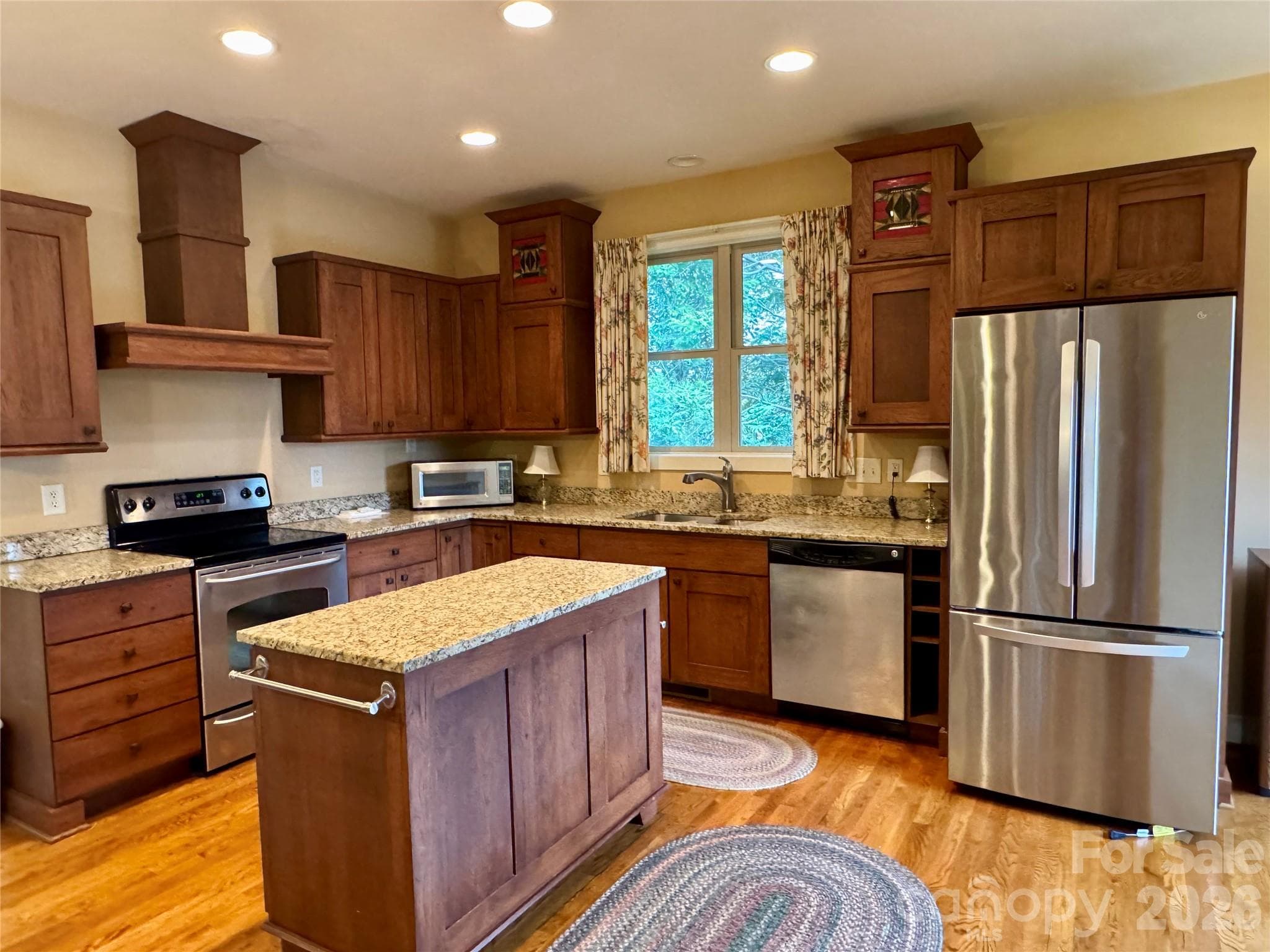 Single Family Residence at 894 Dunroy Drive, Hendersonville, photo 12 of 39