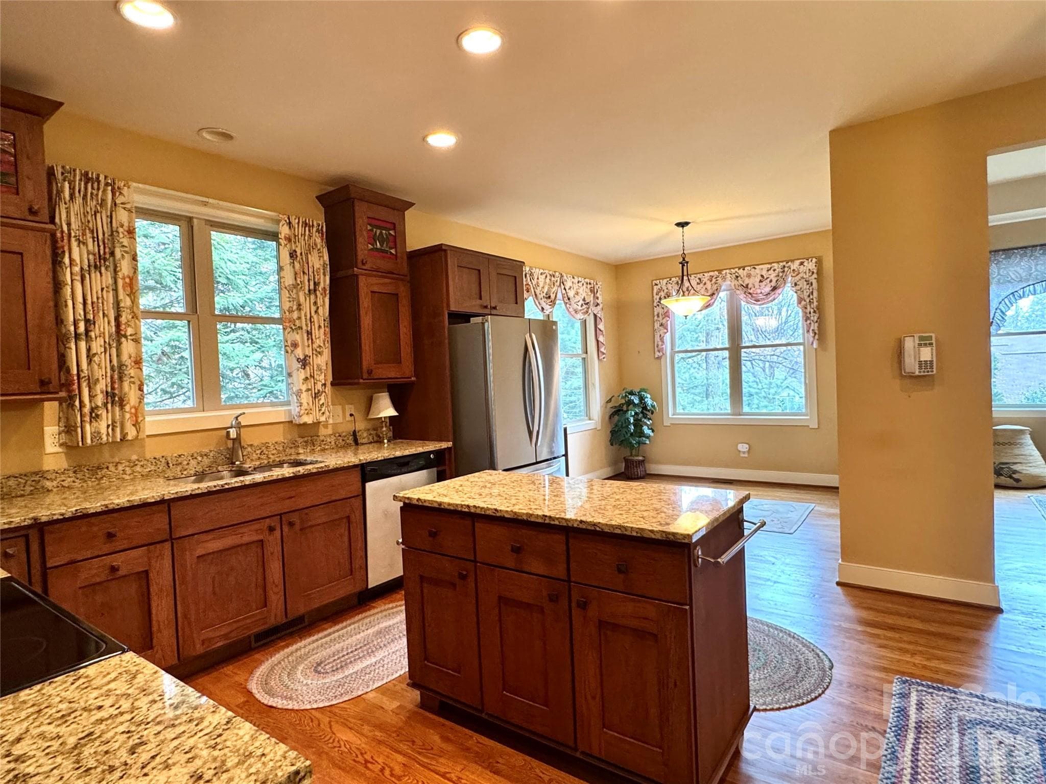 Single Family Residence at 894 Dunroy Drive, Hendersonville, photo 17 of 39