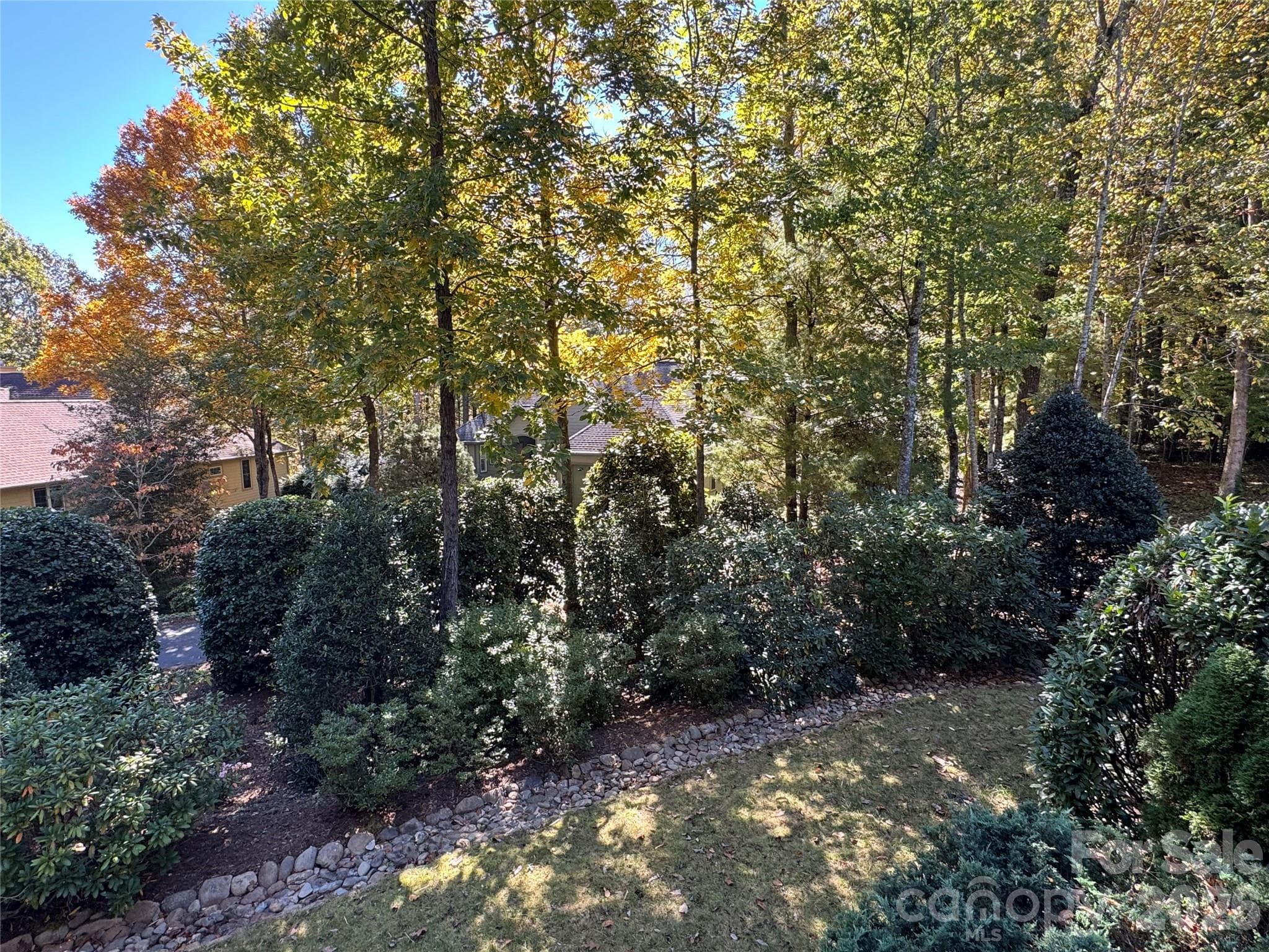 Single Family Residence at 894 Dunroy Drive, Hendersonville, photo 21 of 39