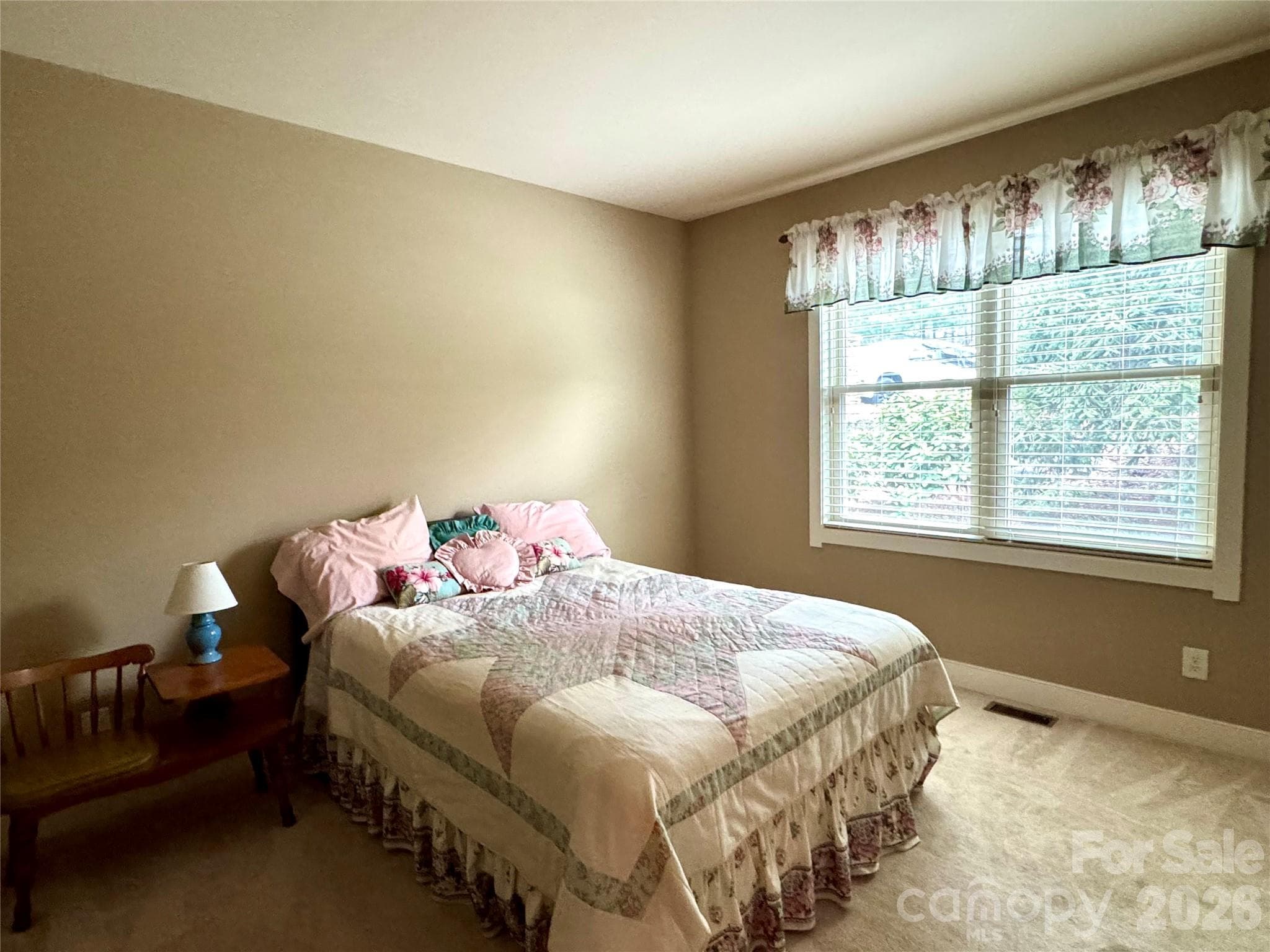 Single Family Residence at 894 Dunroy Drive, Hendersonville, photo 22 of 39