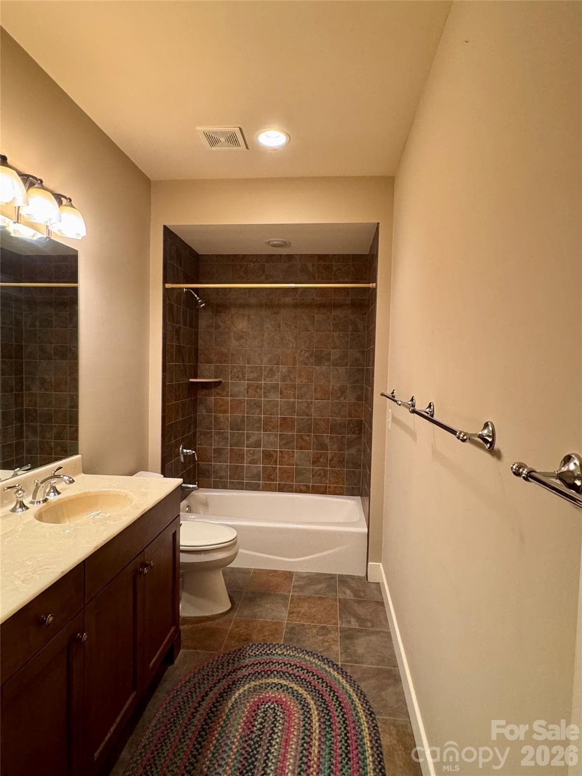Single Family Residence at 894 Dunroy Drive, Hendersonville, photo 24 of 39