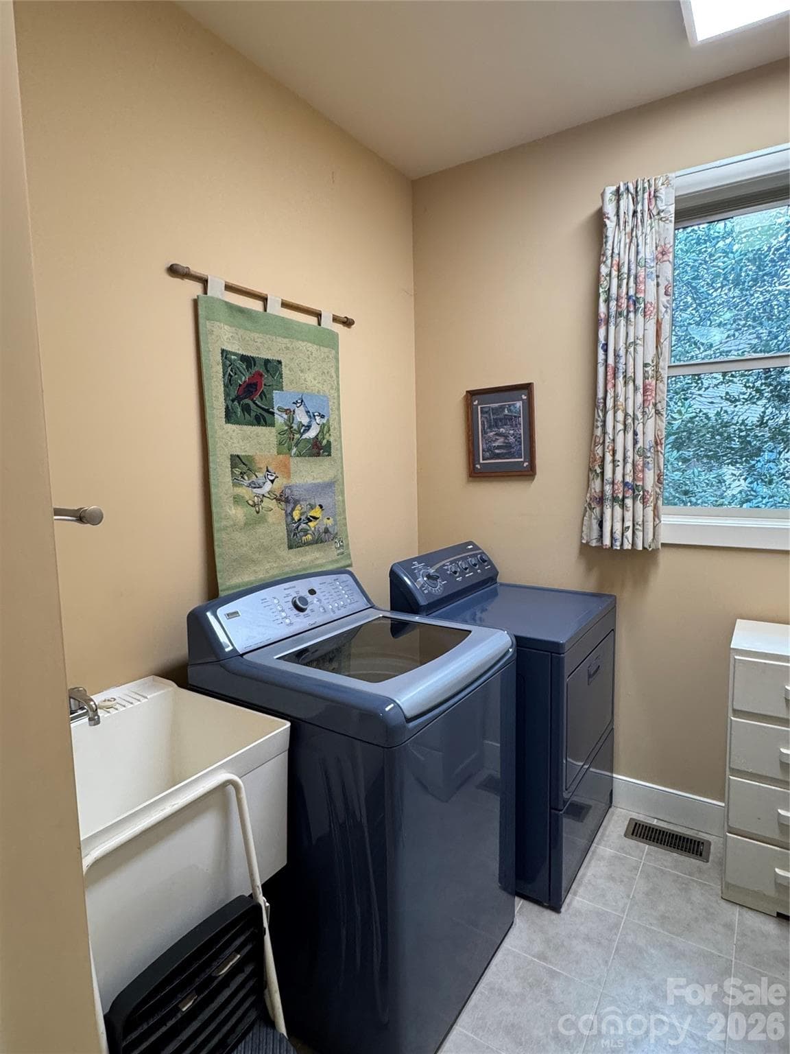 Single Family Residence at 894 Dunroy Drive, Hendersonville, photo 25 of 39