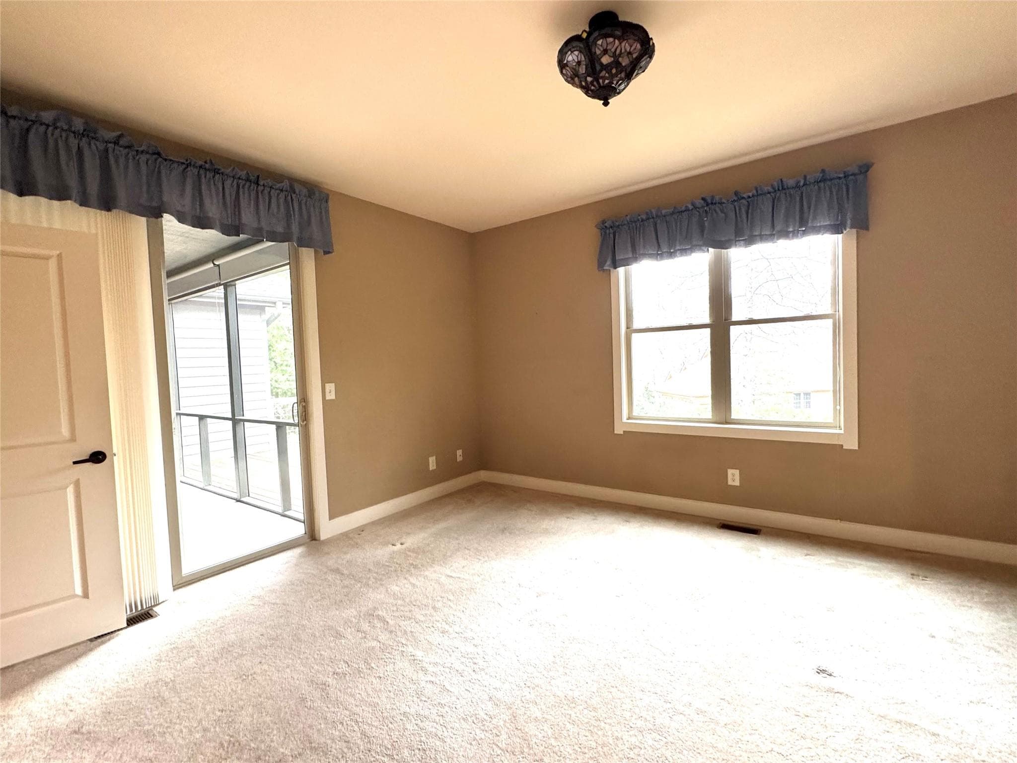 Single Family Residence at 894 Dunroy Drive, Hendersonville, photo 28 of 39