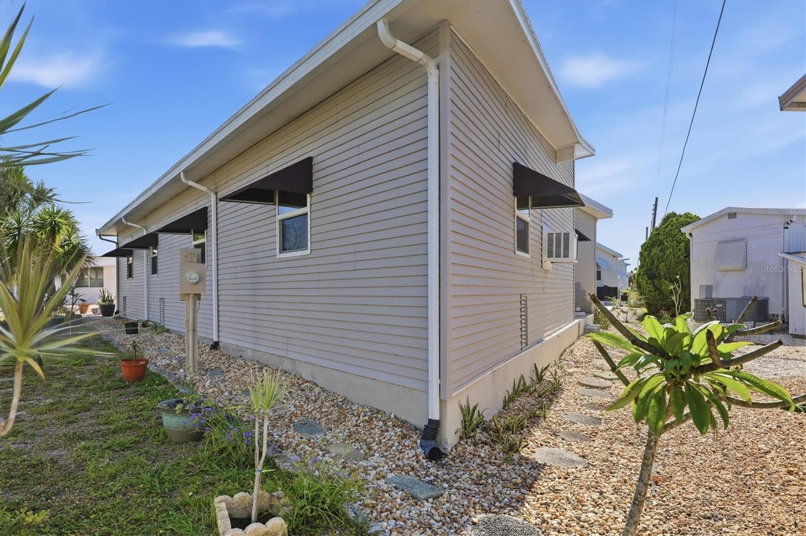 Manufactured Home at 2108 ILLINOIS AVE, BRADENTON, photo 4 of 42