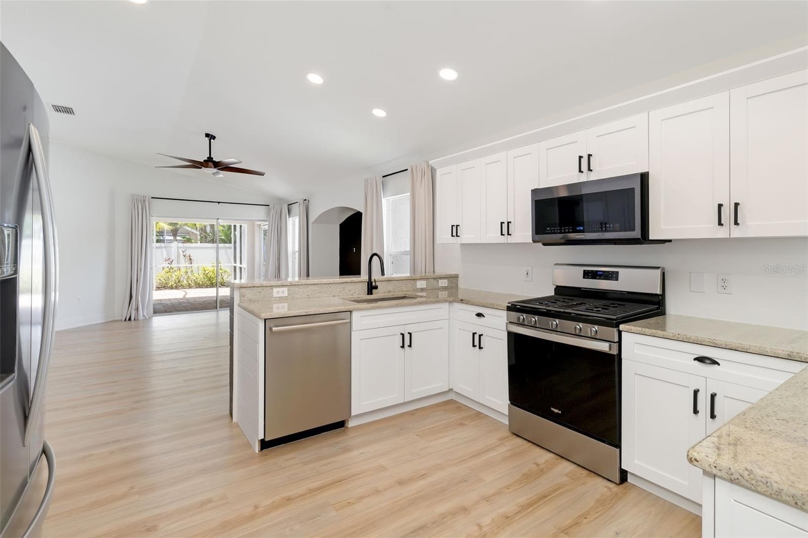 Single Family Residence at 6226 BLUEFLOWER CT, LAKEWOOD RANCH, photo 15 of 82