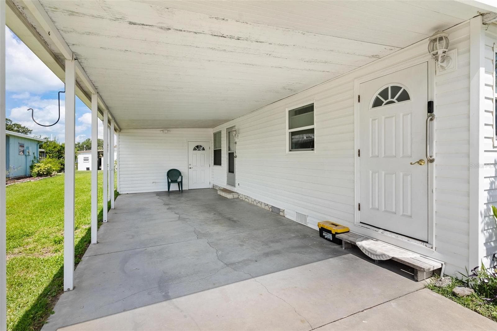 Manufactured Home at 717 W COACH N FOUR DR, LEESBURG, photo 4 of 29