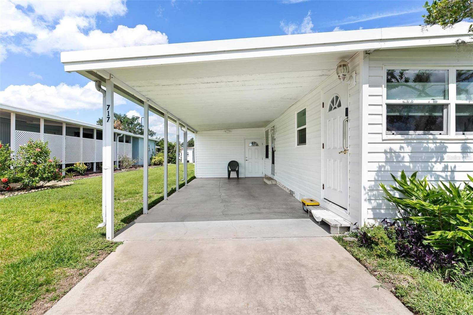 Manufactured Home at 717 W COACH N FOUR DR, LEESBURG, photo 5 of 29
