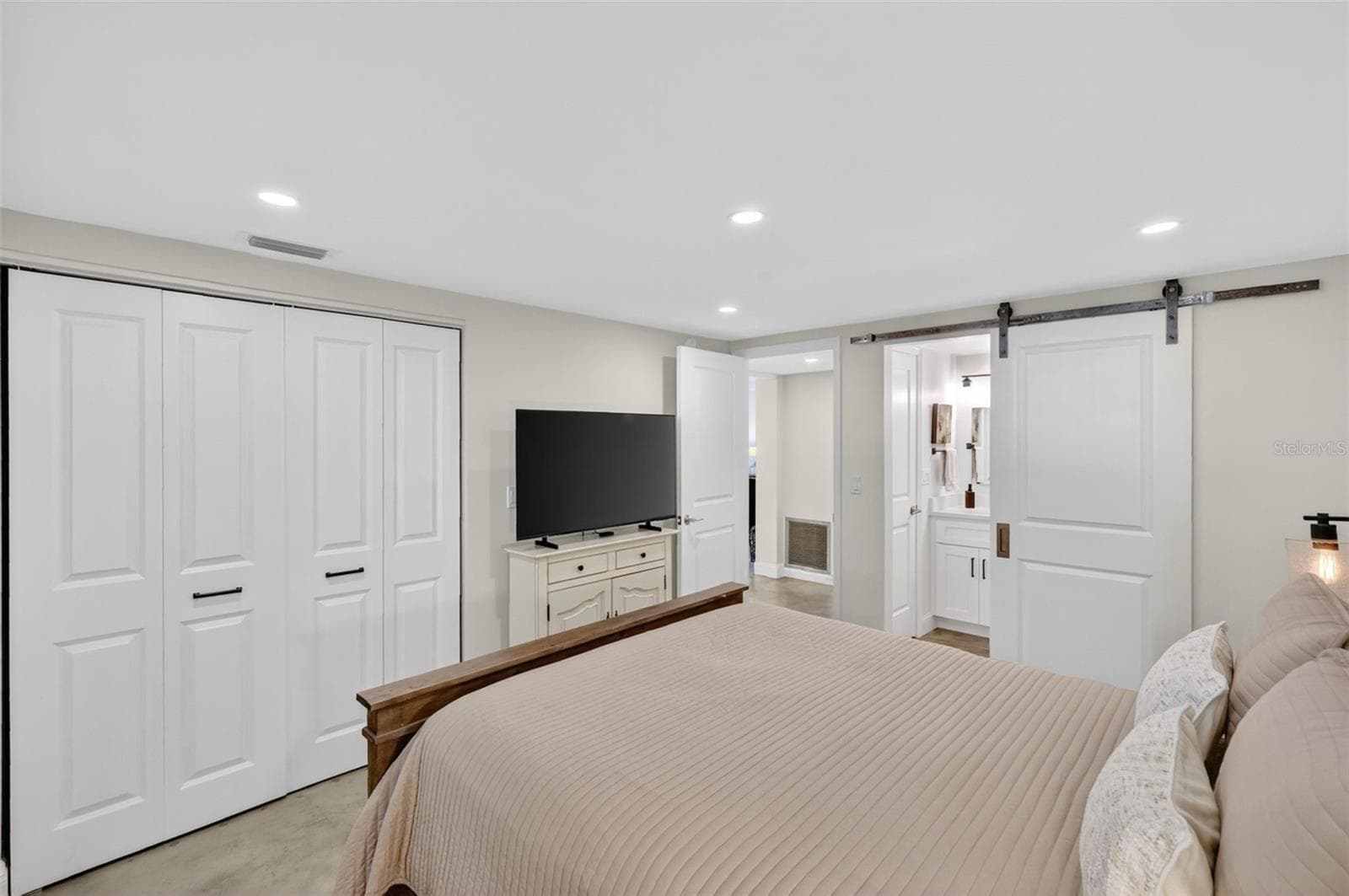 Condominium at 101 N GRANDVIEW ST #1, MOUNT DORA, photo 27 of 64