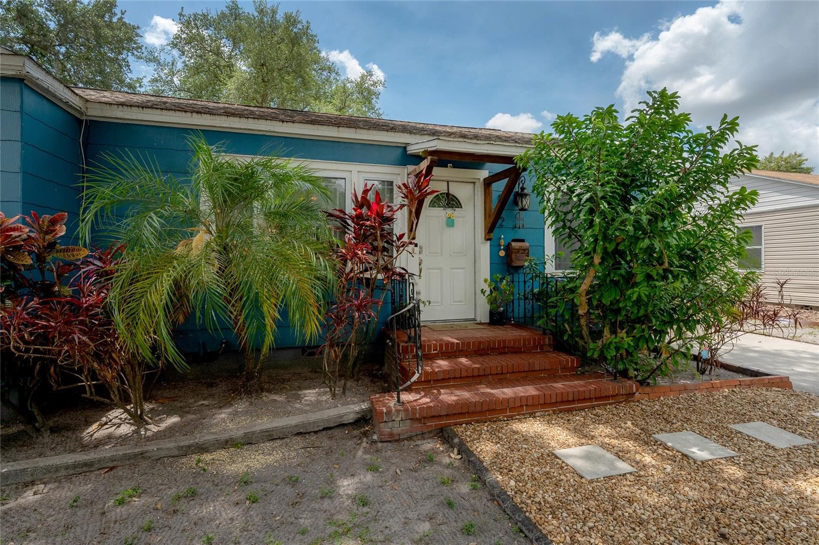 Single Family Residence at 912 CORNELIUS AVE, TAMPA, photo 5 of 47