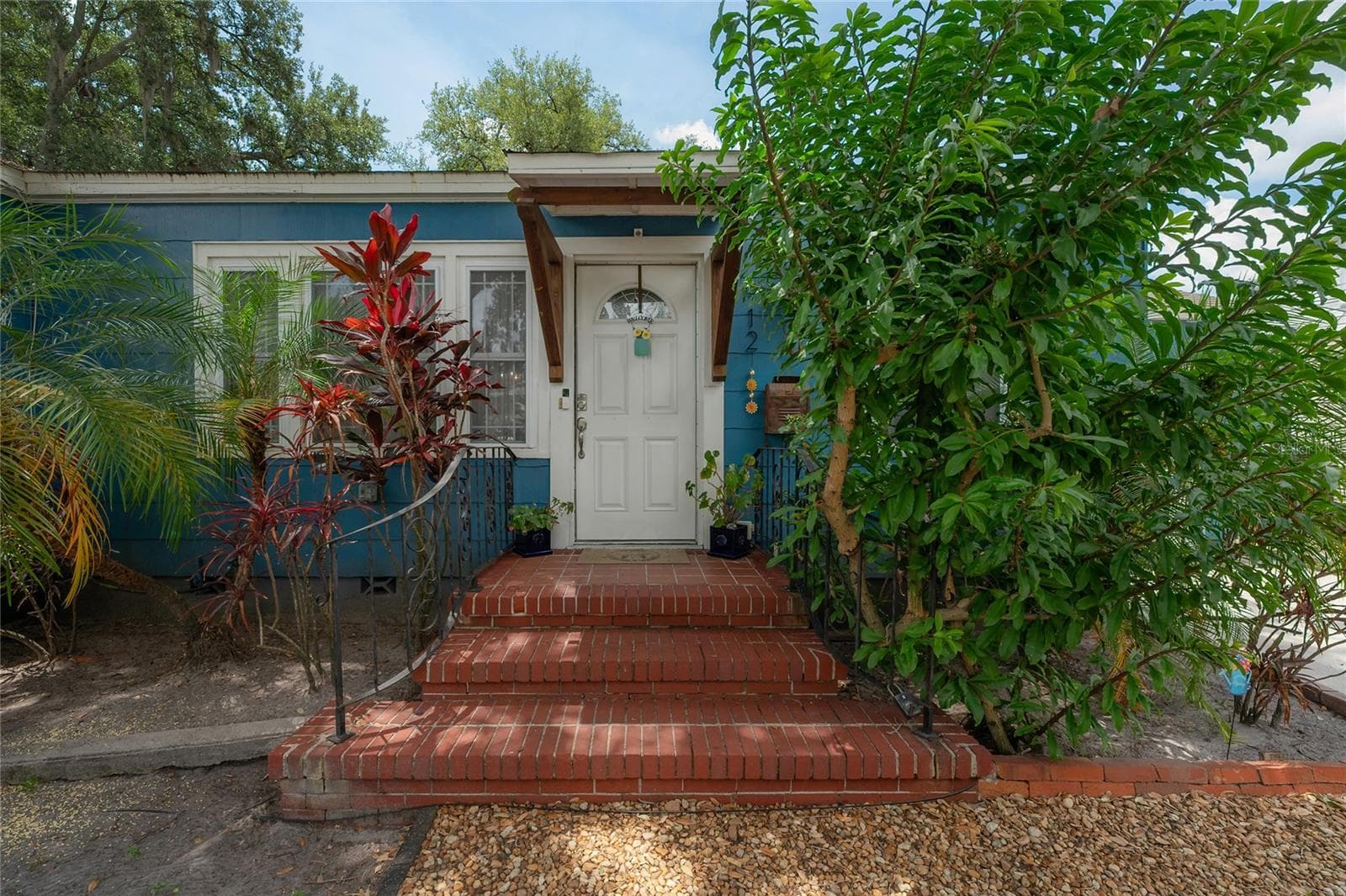 Single Family Residence at 912 CORNELIUS AVE, TAMPA, photo 6 of 47