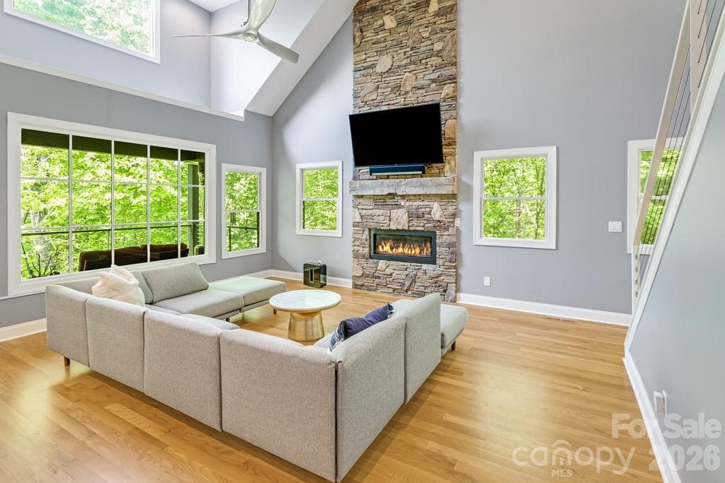 Single Family Residence at Hendersonville, photo 10 of 48