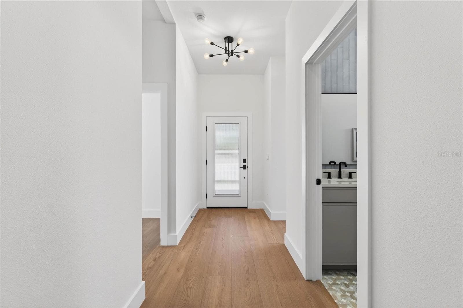 Front Entrance Hallway - 4365 IRIS ST N, ST PETERSBURG