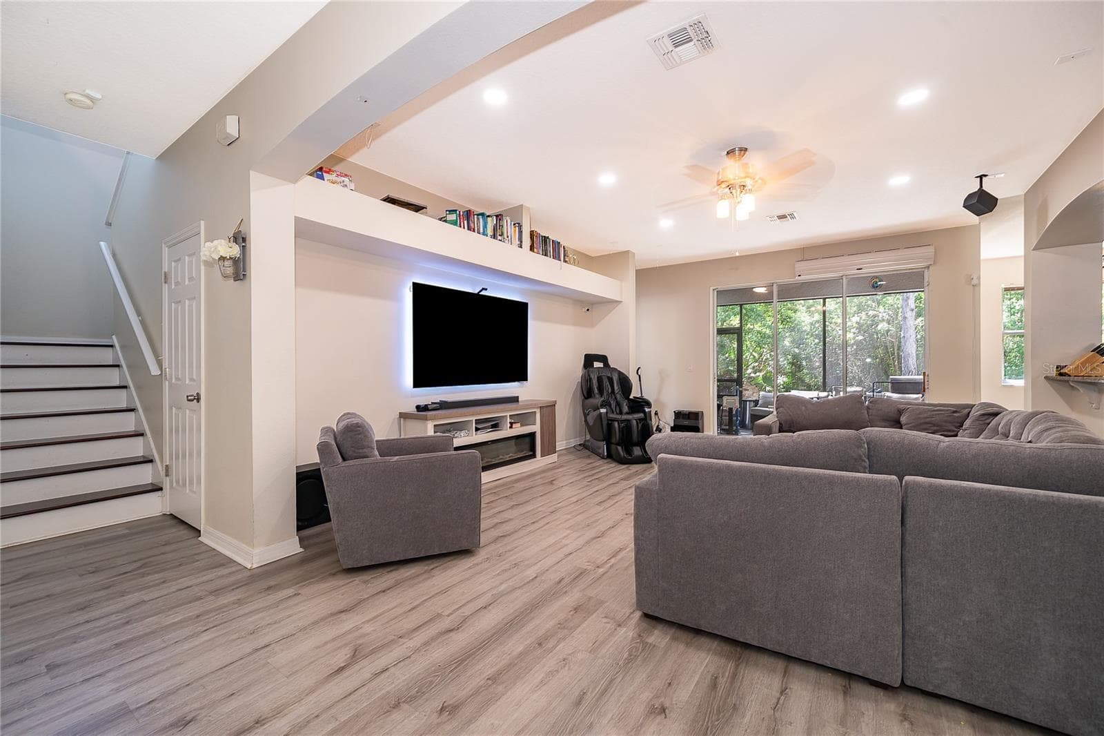 Single Family Residence at 9808 BENNINGTON CHASE DR, ORLANDO, photo 2 of 25