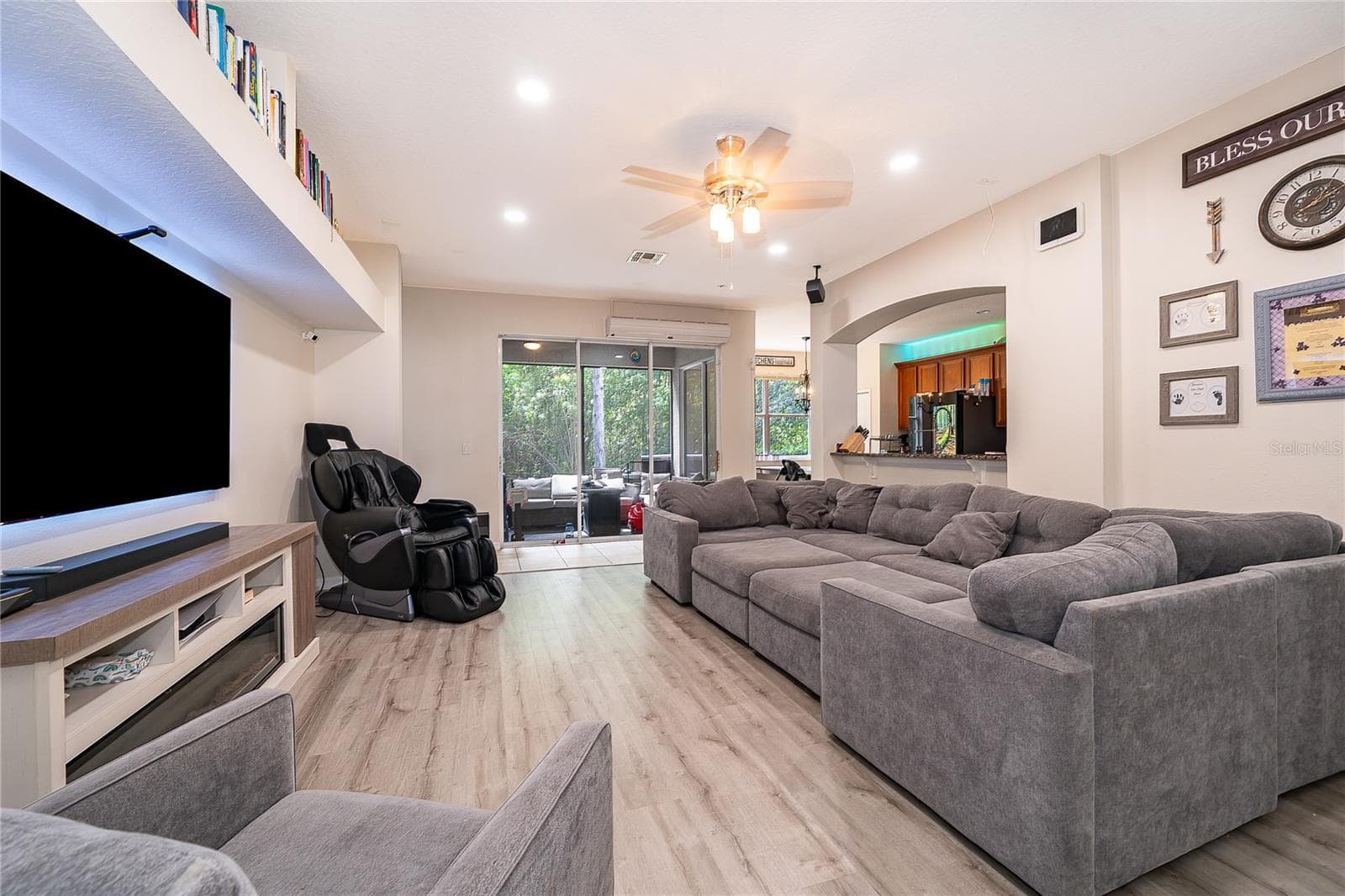 Single Family Residence at 9808 BENNINGTON CHASE DR, ORLANDO, photo 3 of 25