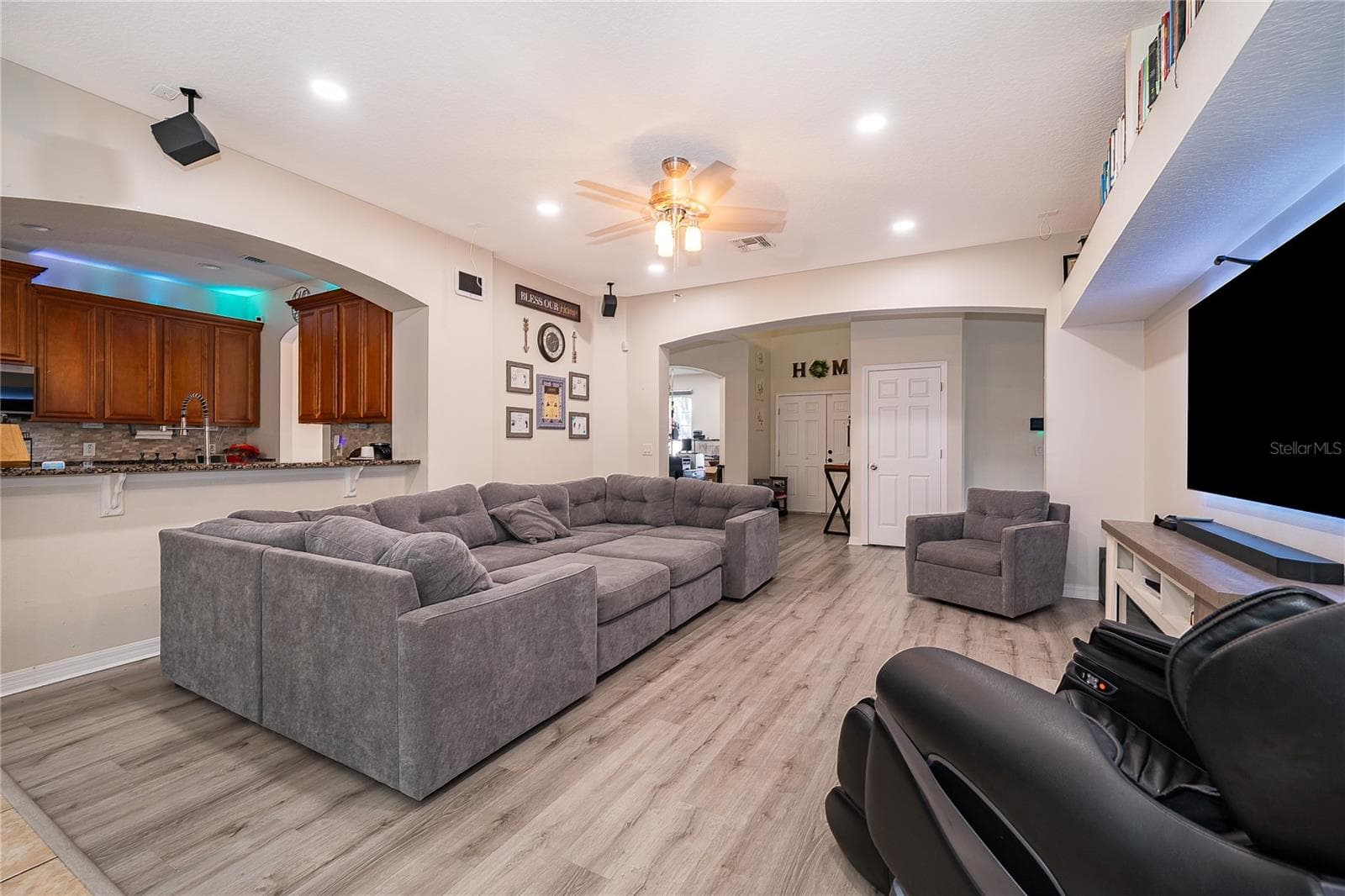 Single Family Residence at 9808 BENNINGTON CHASE DR, ORLANDO, photo 4 of 25