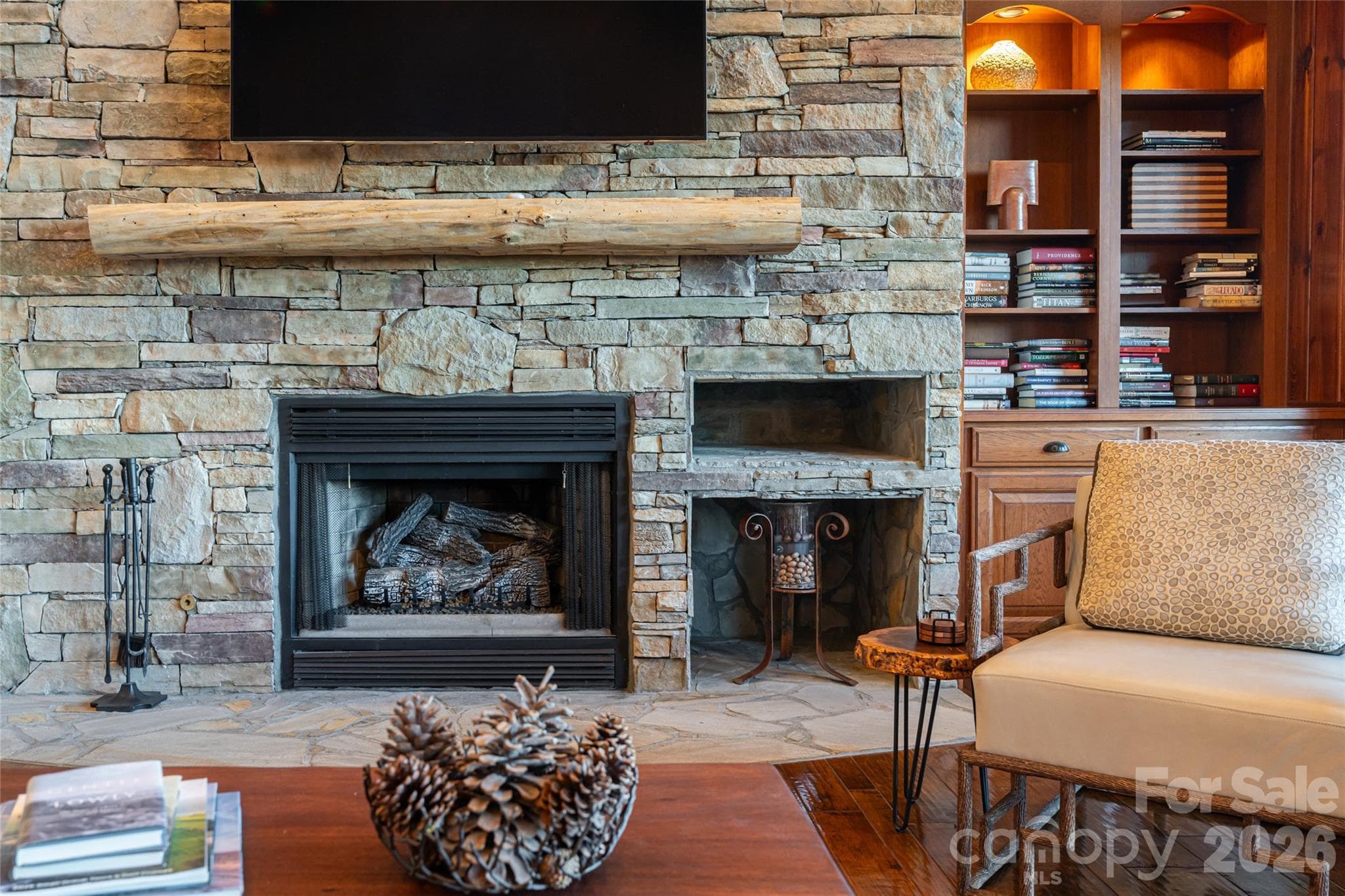 Single Family Residence at 326 Summit Drive, Whittier, photo 11 of 48