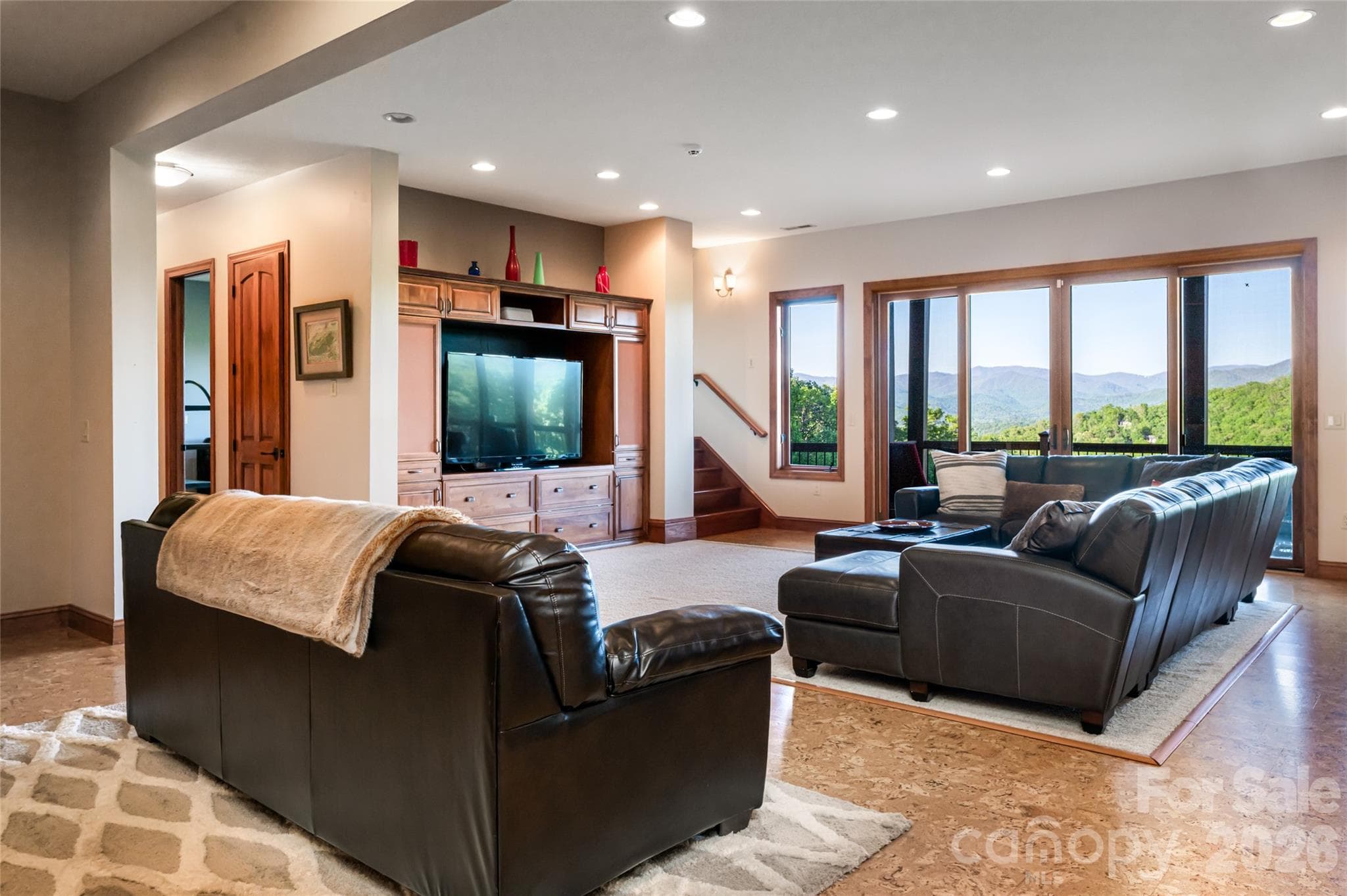 Single Family Residence at 326 Summit Drive, Whittier, photo 29 of 48