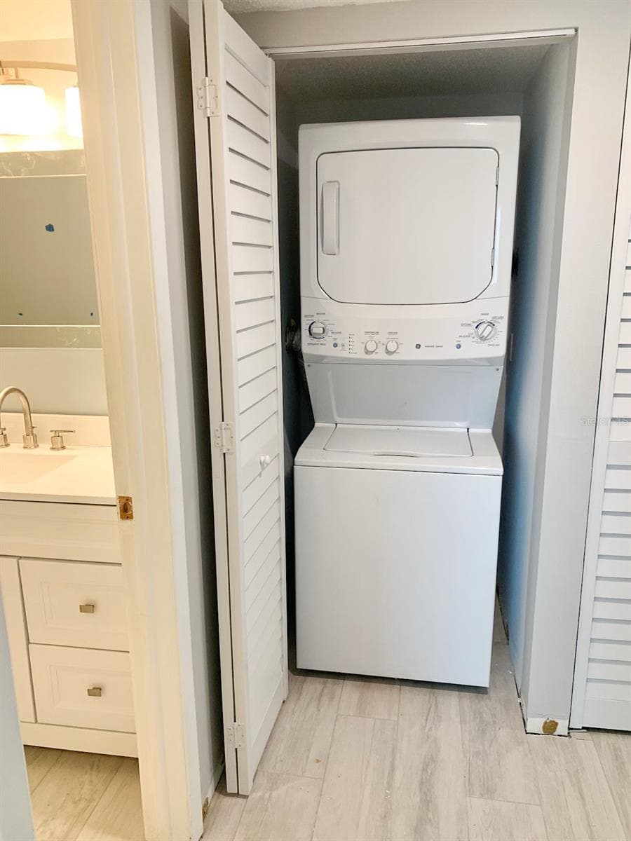Washer / Dryer - 9825 HARRELL AVE #404, TREASURE ISLAND