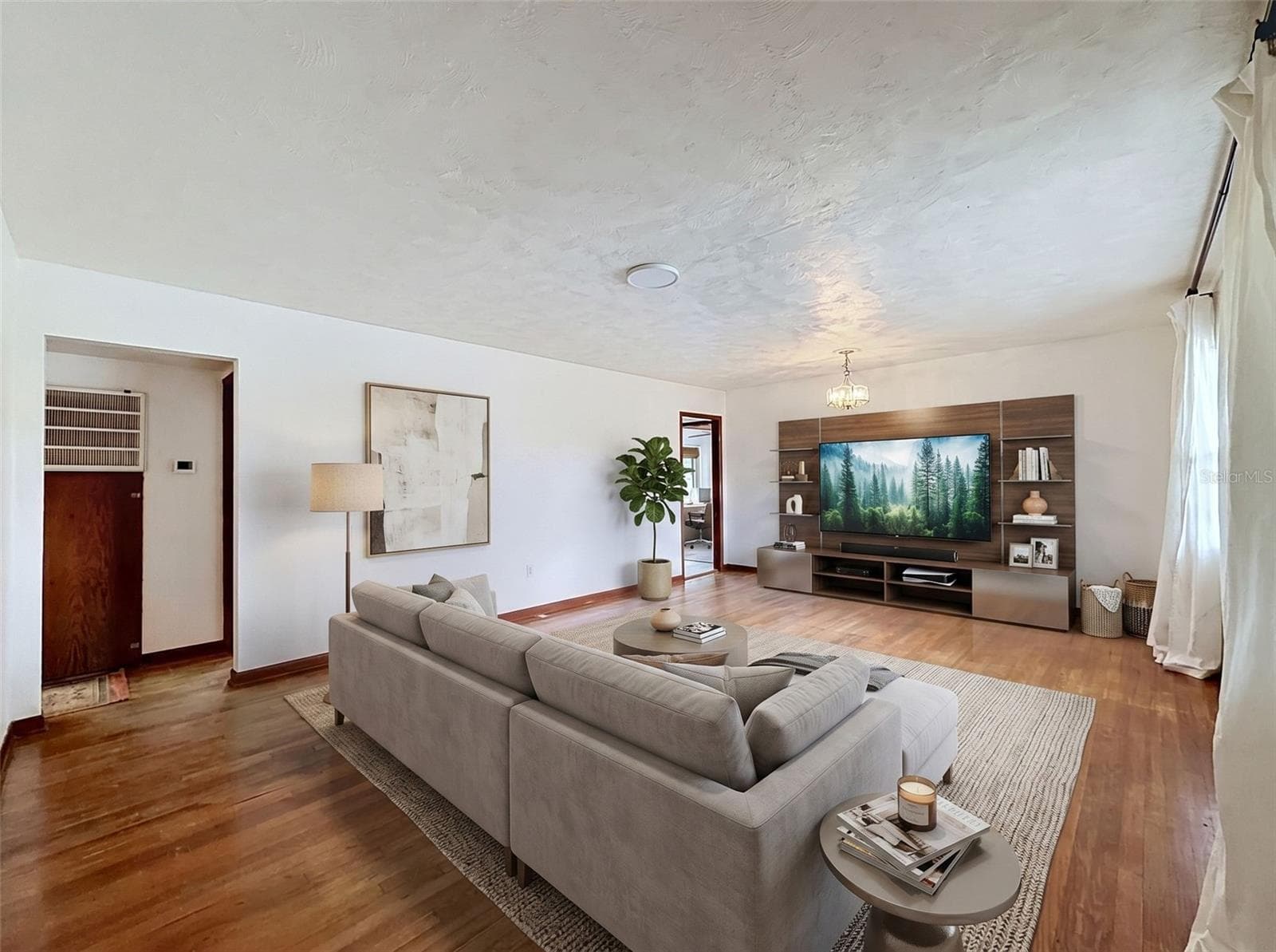 Welcoming living room - 2518 W NORTH ST, TAMPA