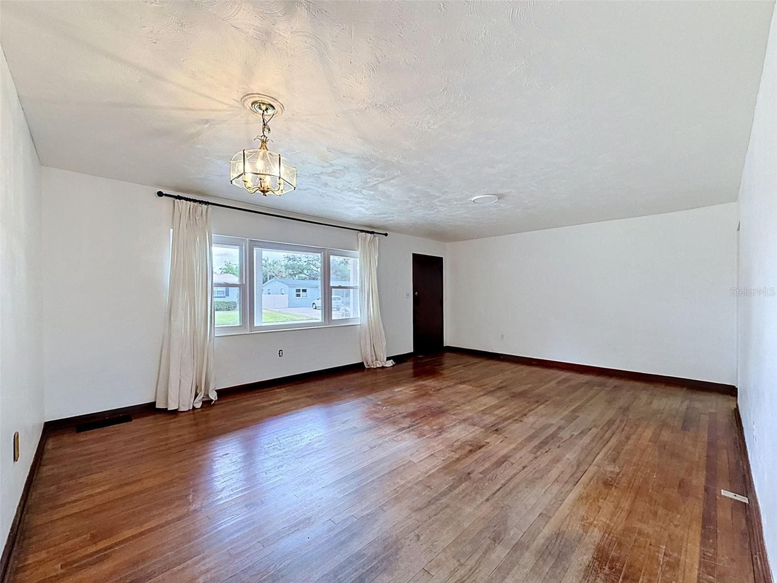 Living room - 2518 W NORTH ST, TAMPA
