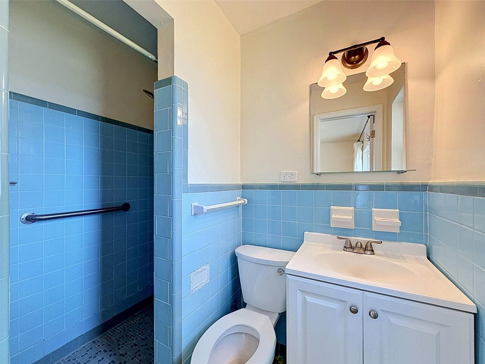 En suite primary bathroom - 2518 W NORTH ST, TAMPA