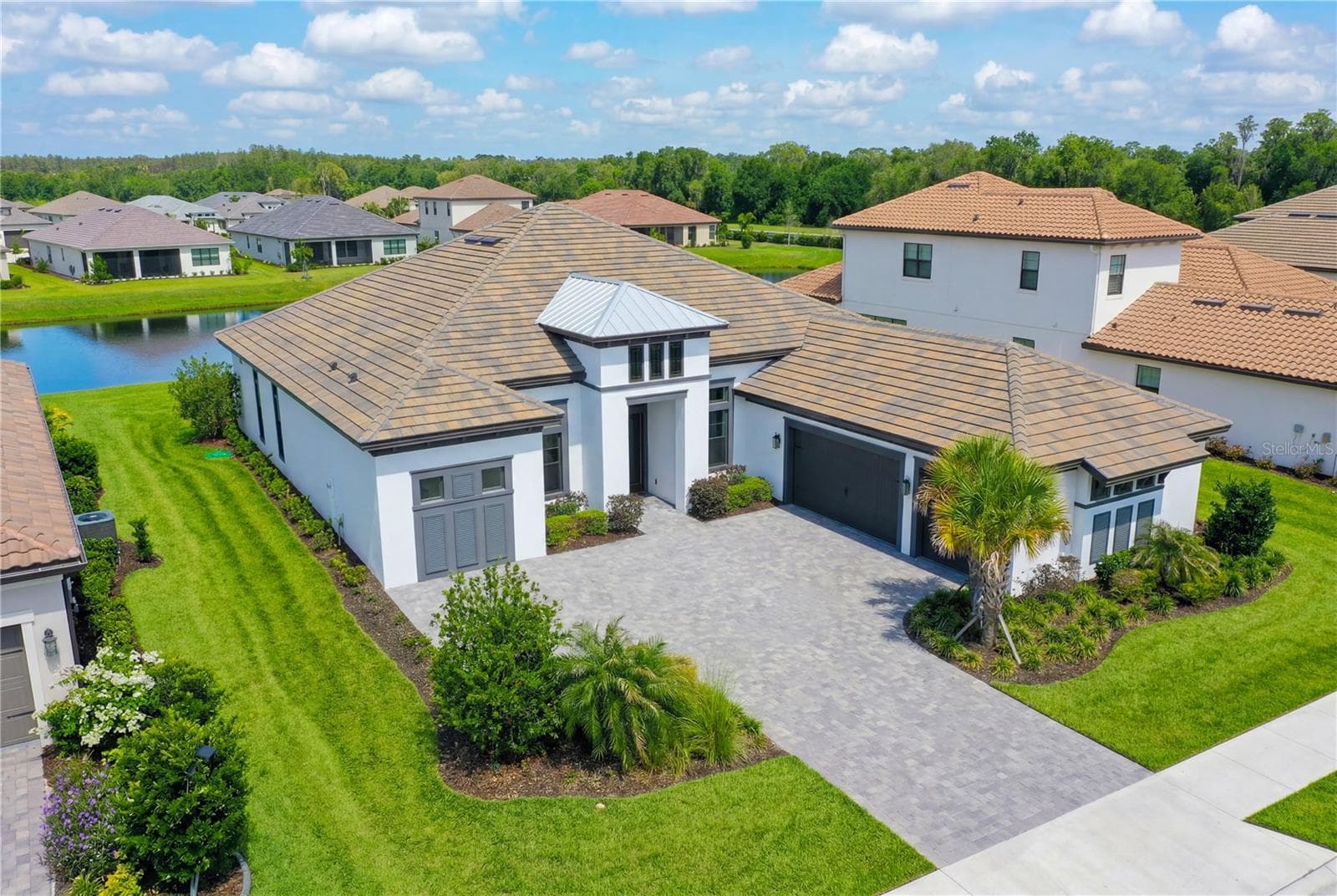 FRONT YARD - 4866 FRECCIA LOOP, WESLEY CHAPEL