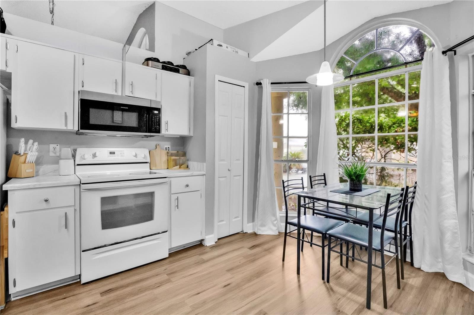 Kitchen - 2413 RADNOR AVE, ORLANDO
