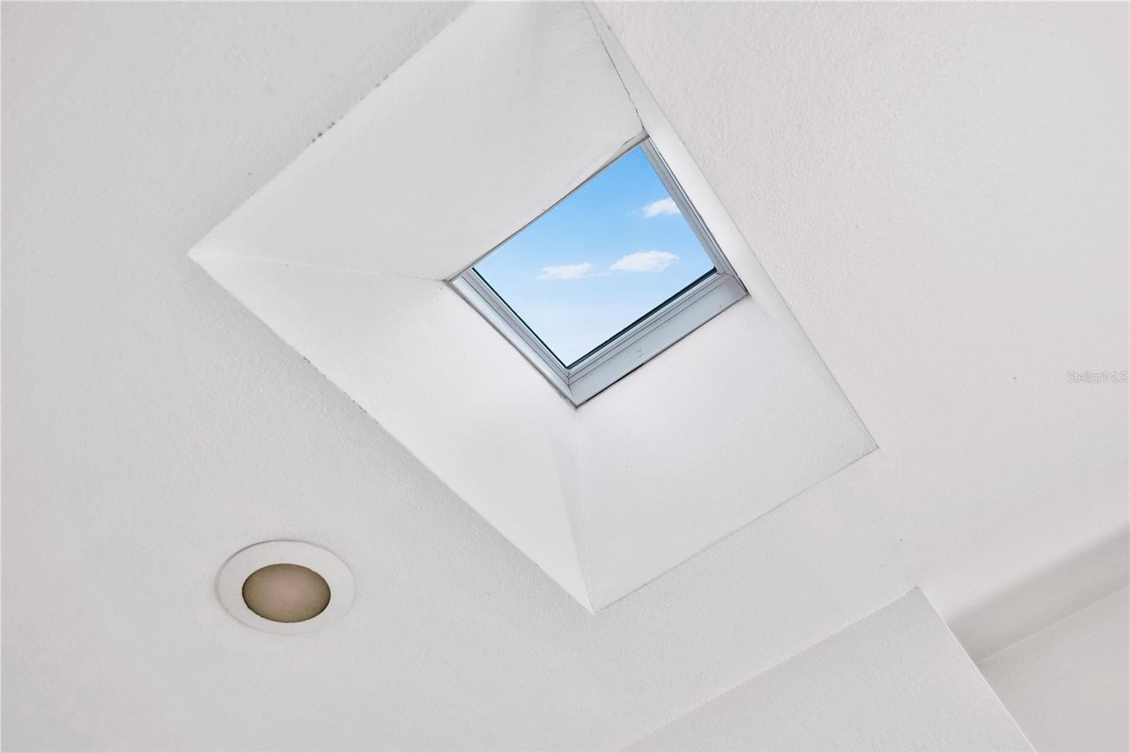 Skylight in Bathrooms - 2413 RADNOR AVE, ORLANDO