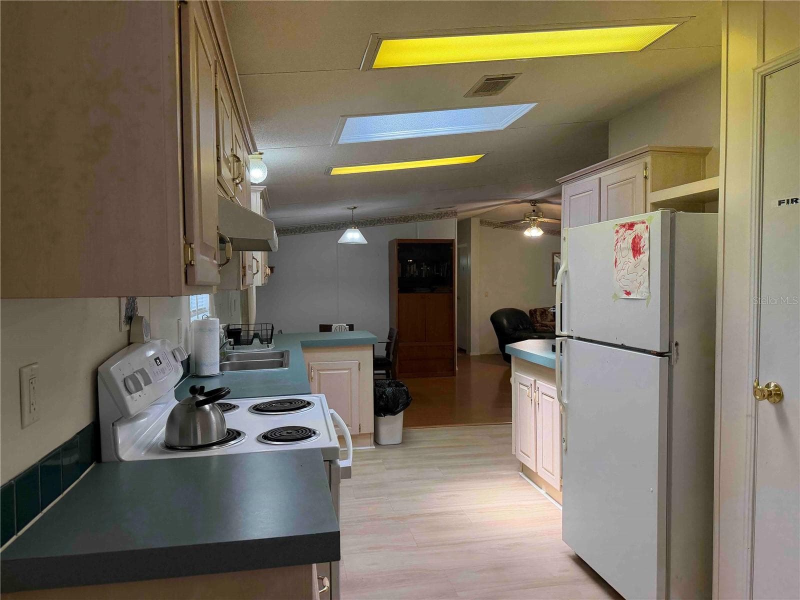 Manufactured Home at 1550 SE 111TH CT, MORRISTON, photo 13 of 63