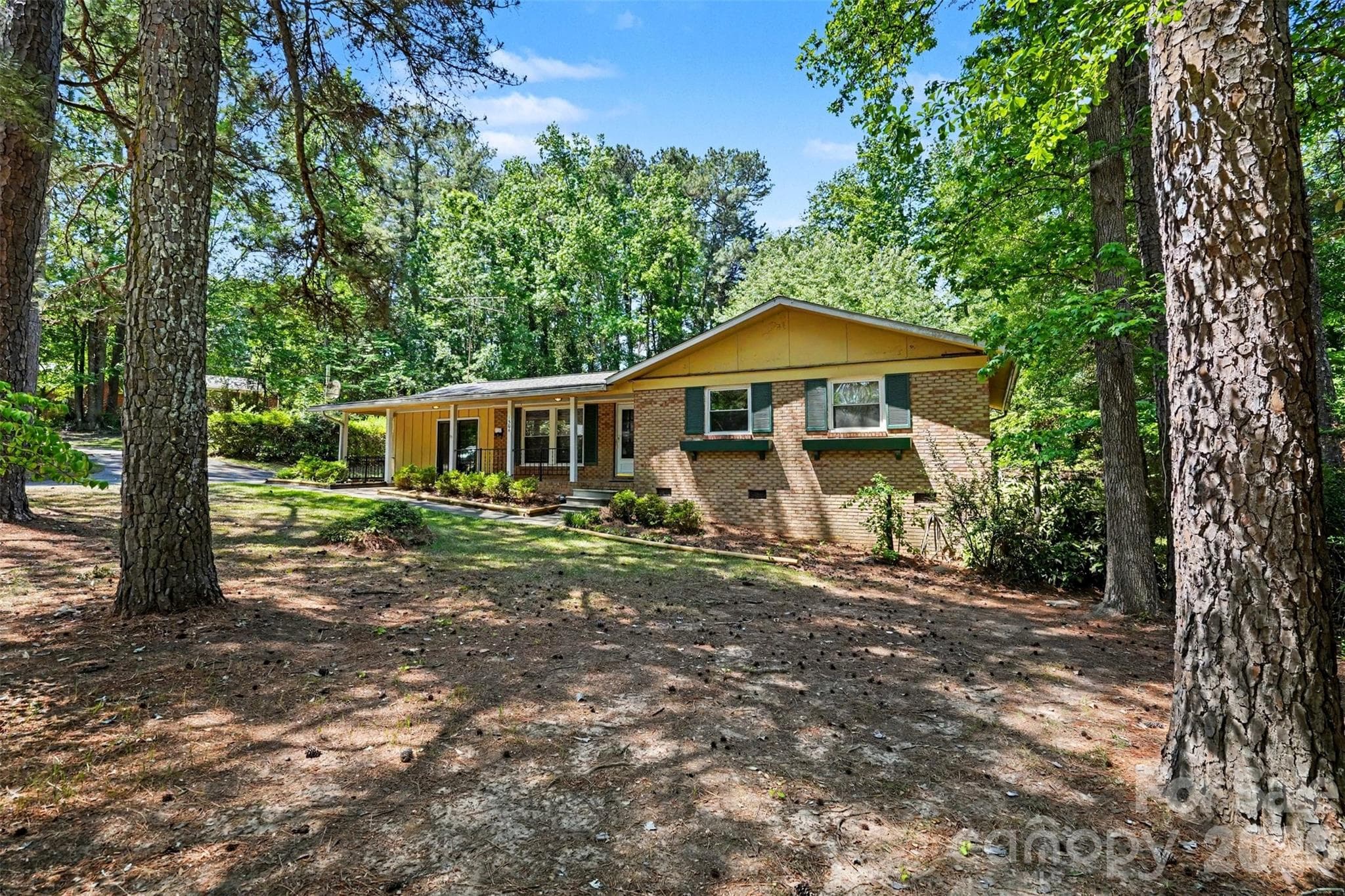 Single Family Residence at 1304 Shannon Drive, Wadesboro, photo 4 of 32