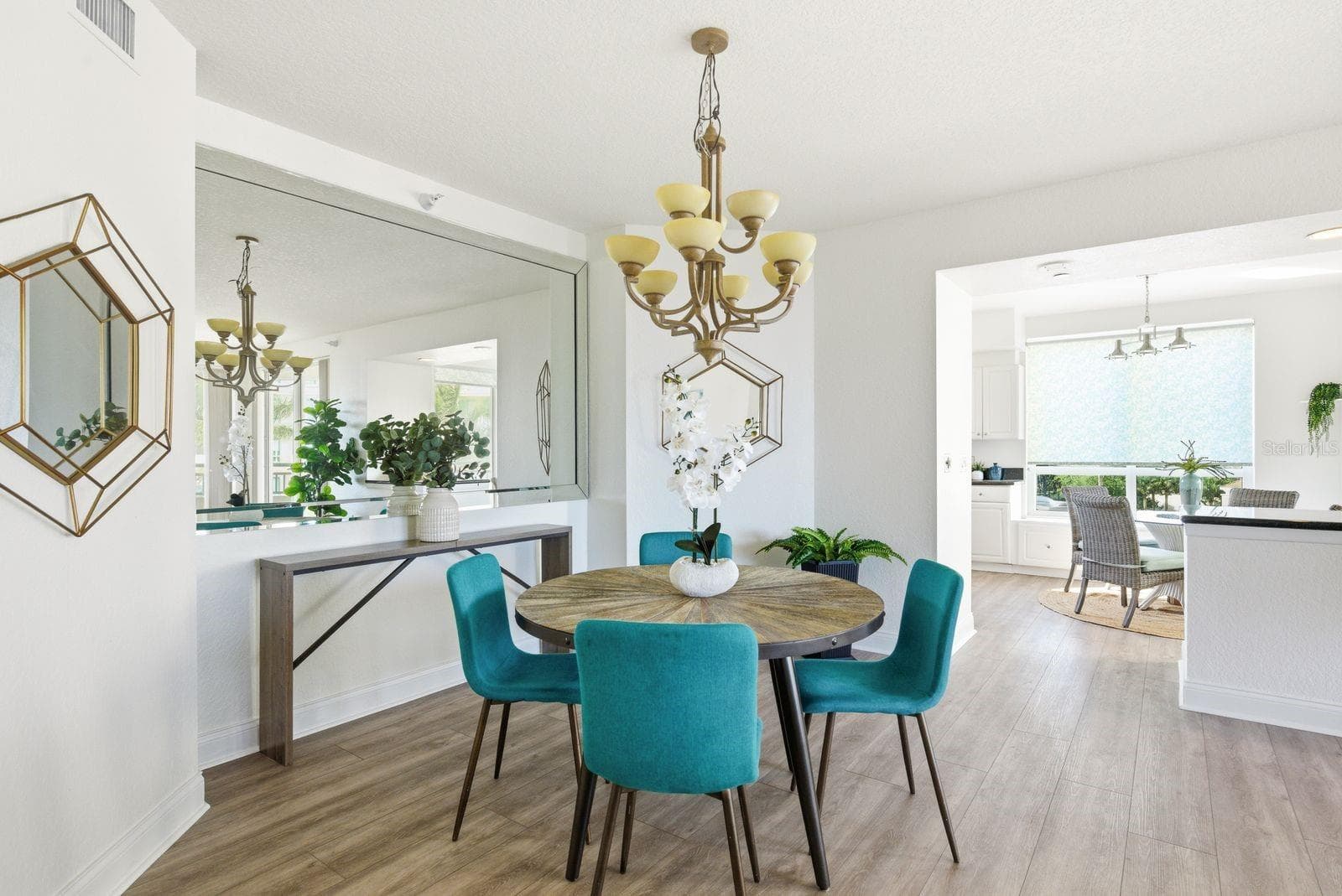 Dining area - 1170 SE GULF BLVD #305, CLEARWATER BEACH