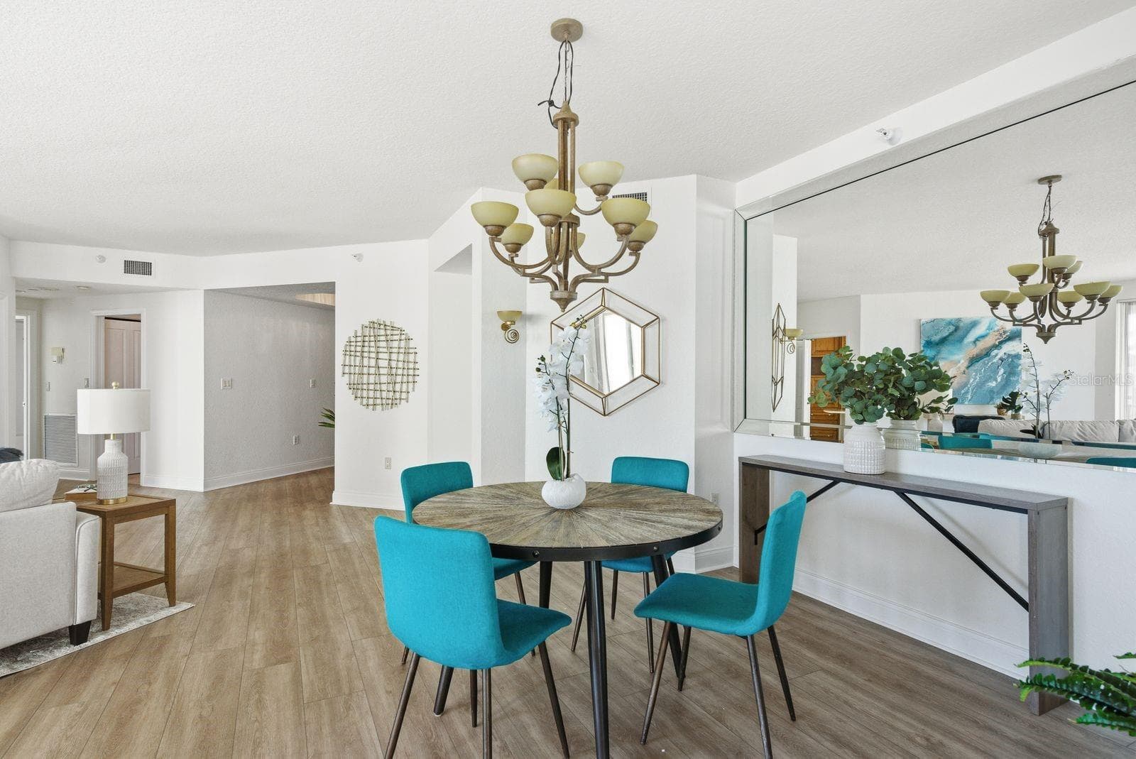 Dining area - 1170 SE GULF BLVD #305, CLEARWATER BEACH