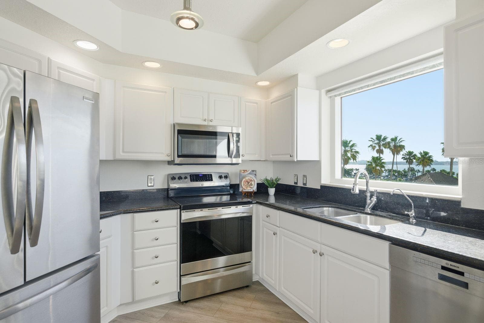 Spacious Kitchen - 1170 SE GULF BLVD #305, CLEARWATER BEACH