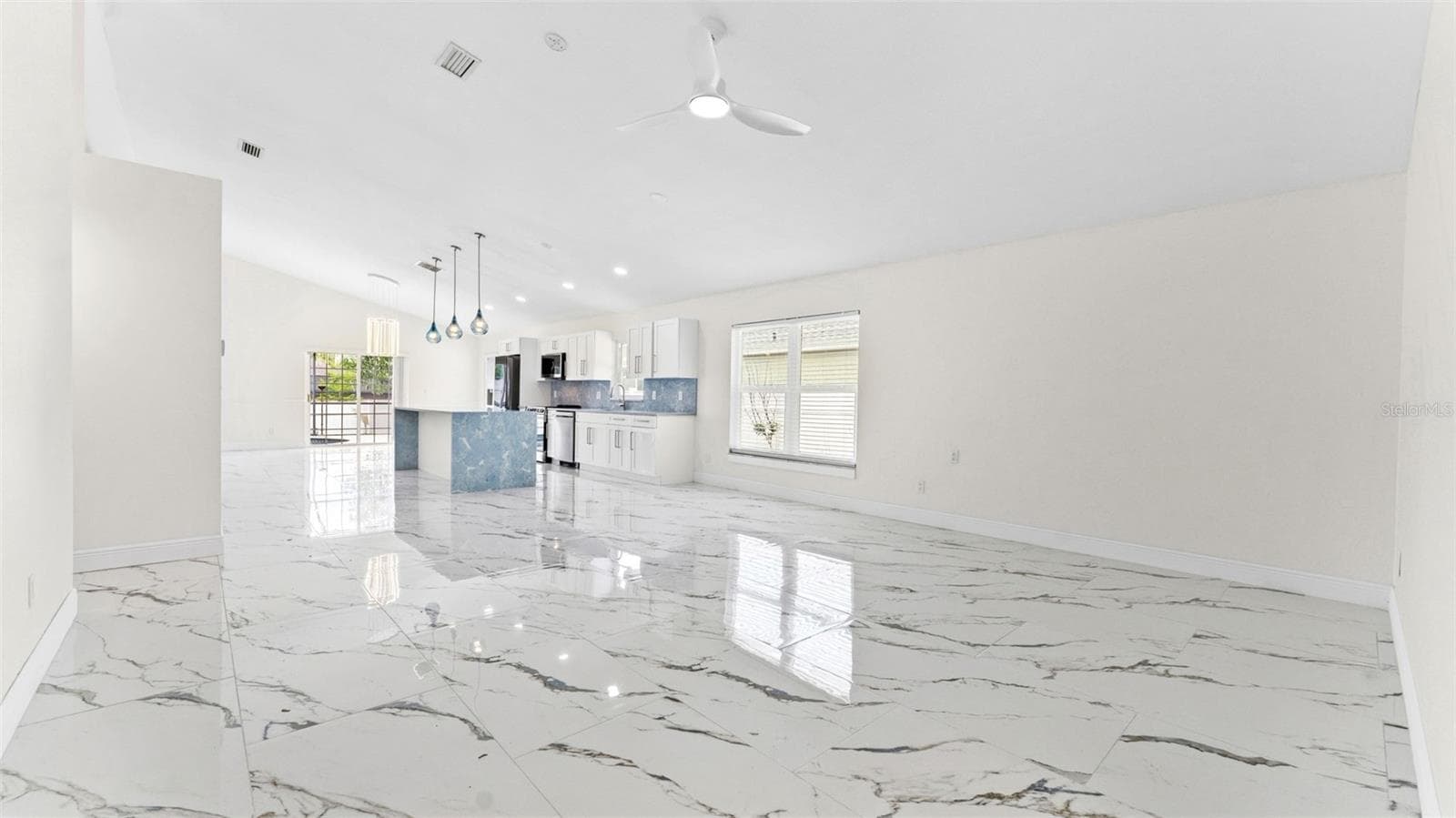 Single Family Residence at 11708 CARROLLWOOD COVE DR, TAMPA, photo 5 of 34