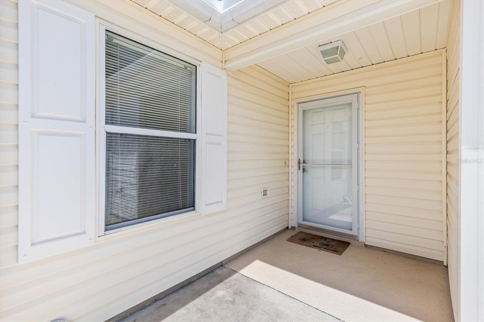 FRONT ENTRY DOOR - 979 SMYRNA ST, THE VILLAGES