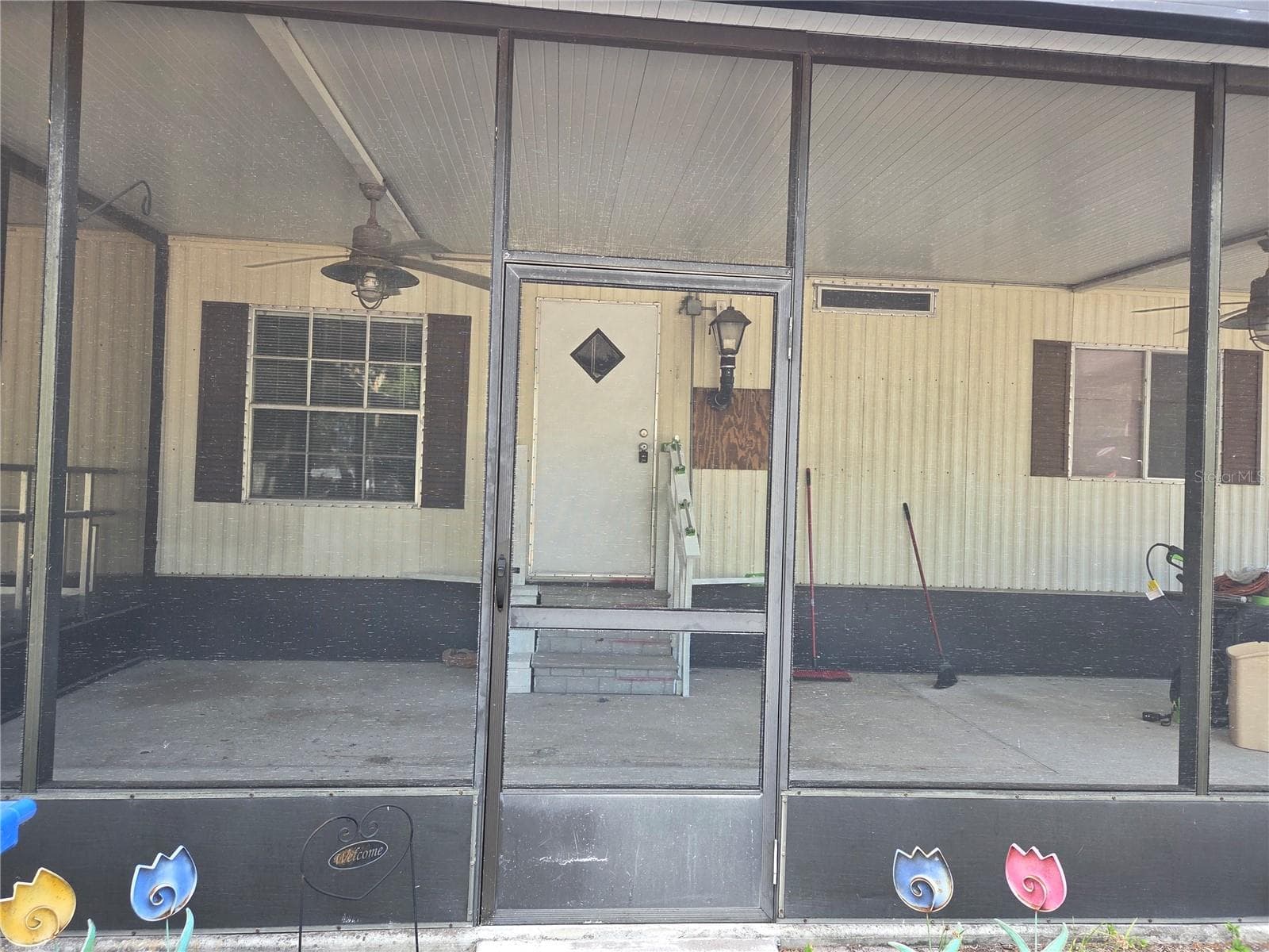 Manufactured Home at 8828 KANAWHA RD, RIVERVIEW, photo 2 of 13