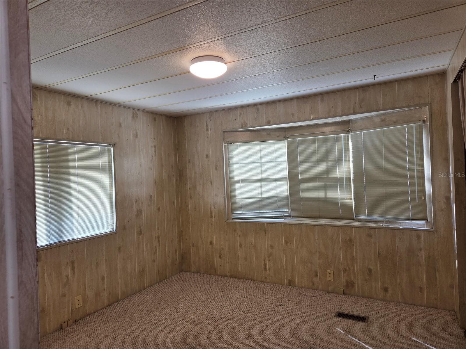 Manufactured Home at 8828 KANAWHA RD, RIVERVIEW, photo 8 of 13