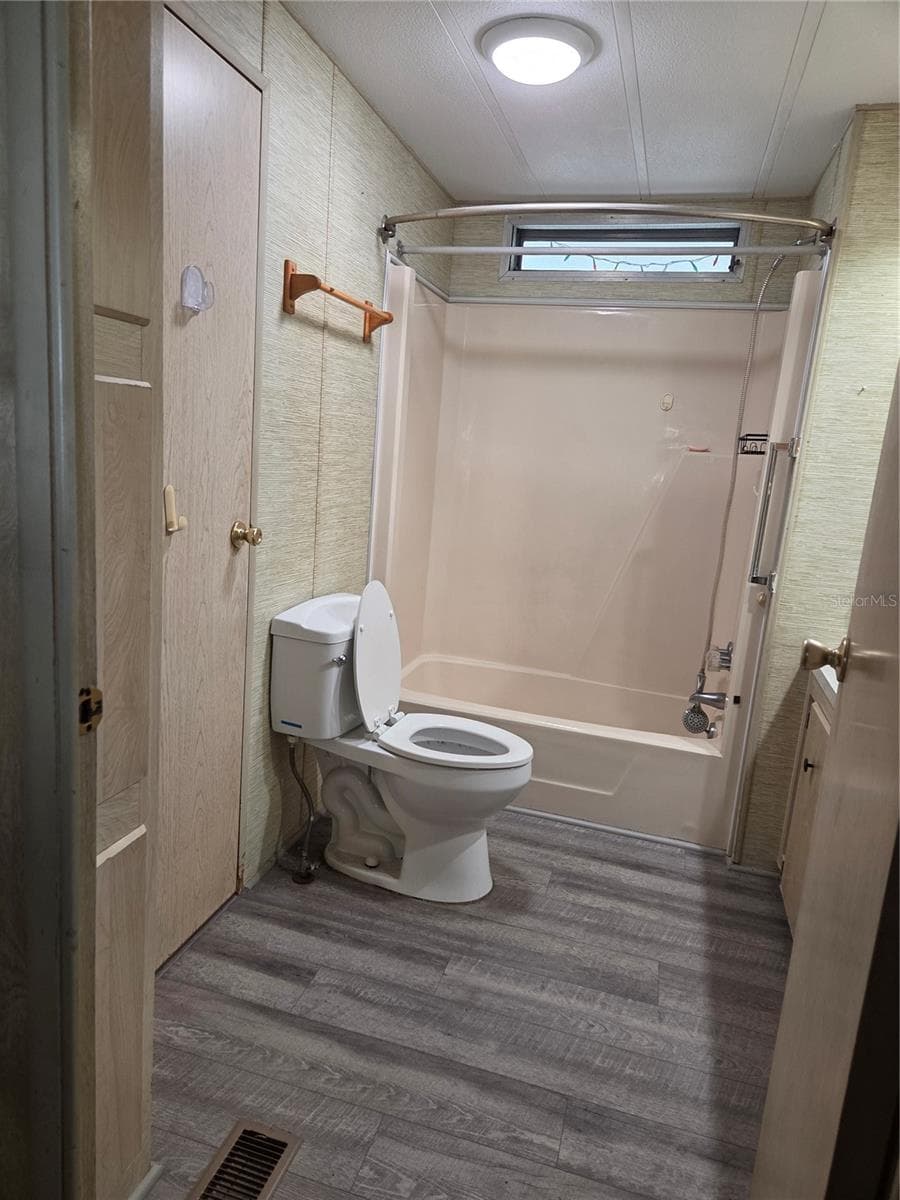 Manufactured Home at 8828 KANAWHA RD, RIVERVIEW, photo 11 of 13