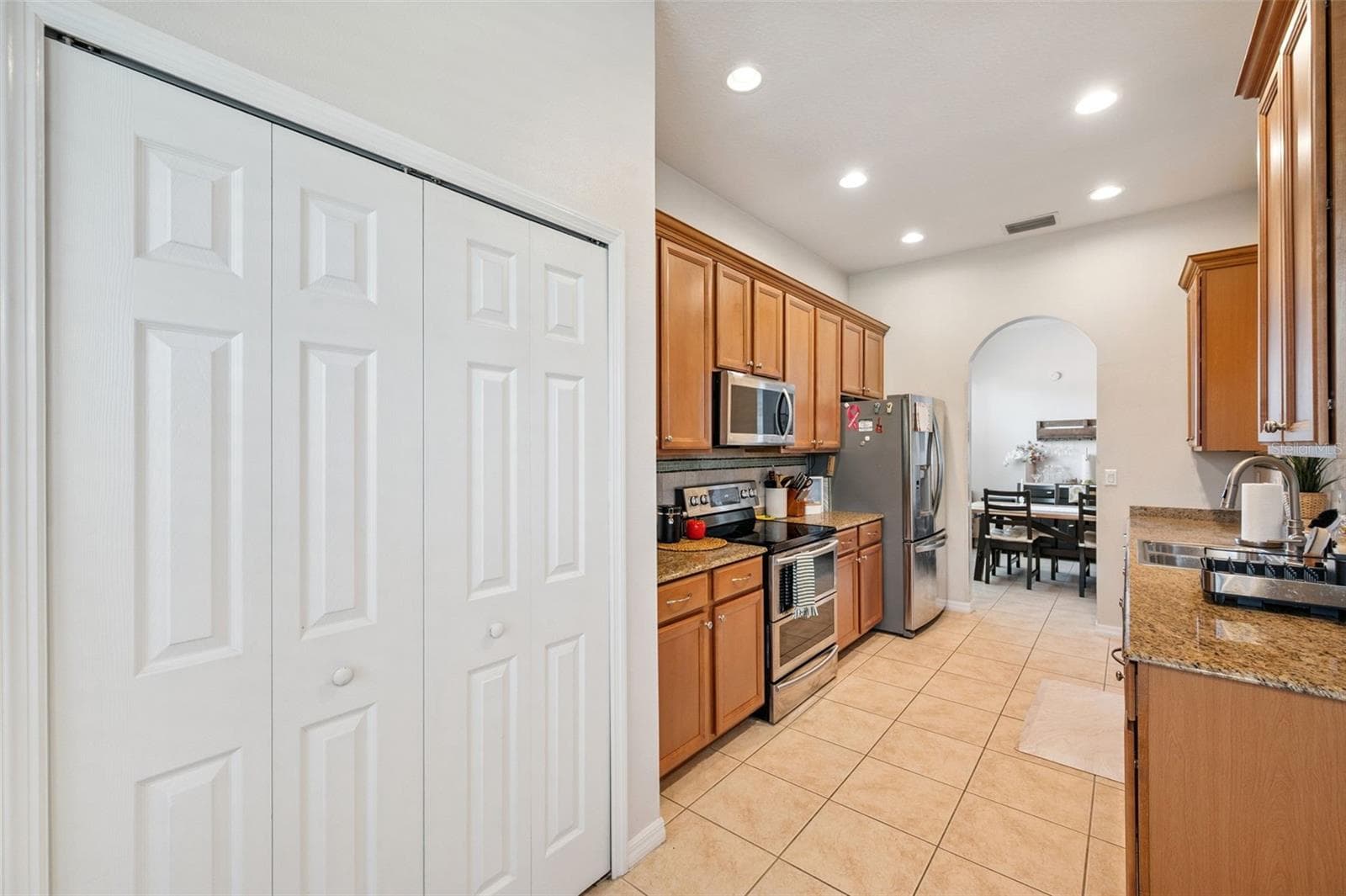 Single Family Residence at 4641 ROLLING GREEN DR, WESLEY CHAPEL, photo 13 of 45