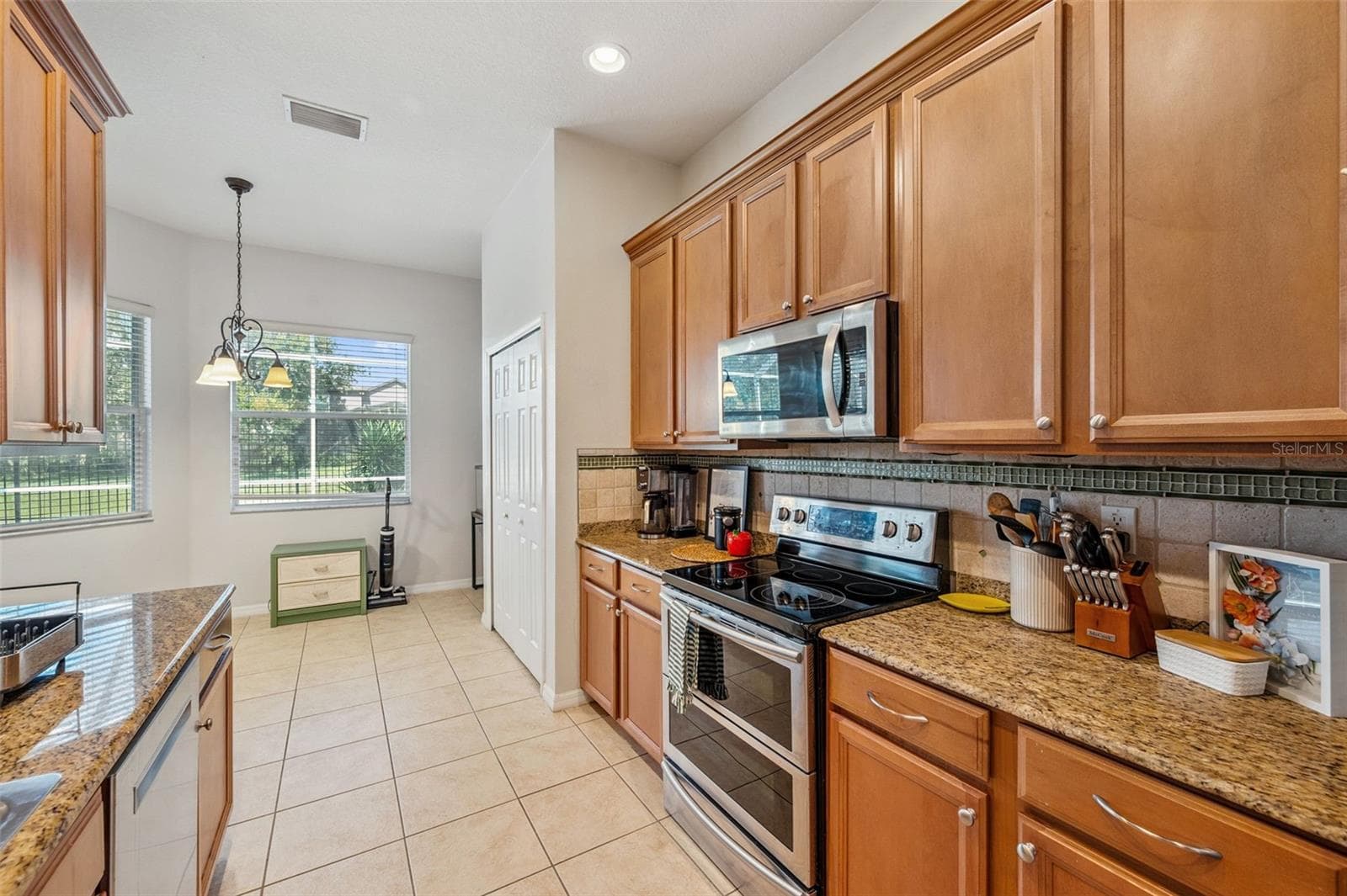 Single Family Residence at 4641 ROLLING GREEN DR, WESLEY CHAPEL, photo 17 of 45