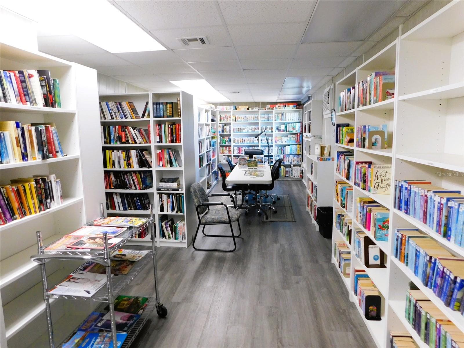 Main club house library - 9000 US HIGHWAY 192 #166, CLERMONT