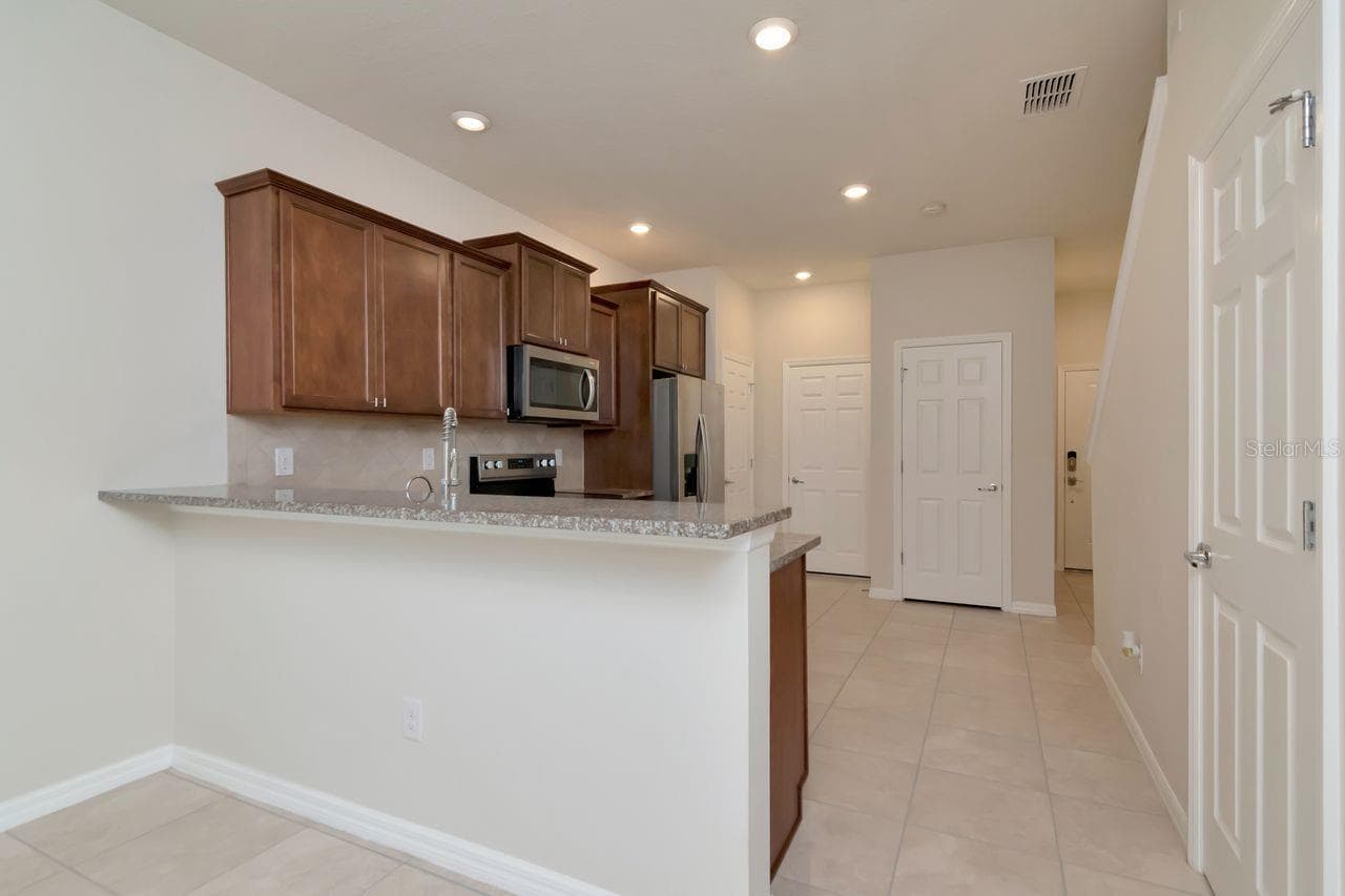 Townhouse at 5368 SYLVESTER LOOP, TAMPA, photo 25 of 56