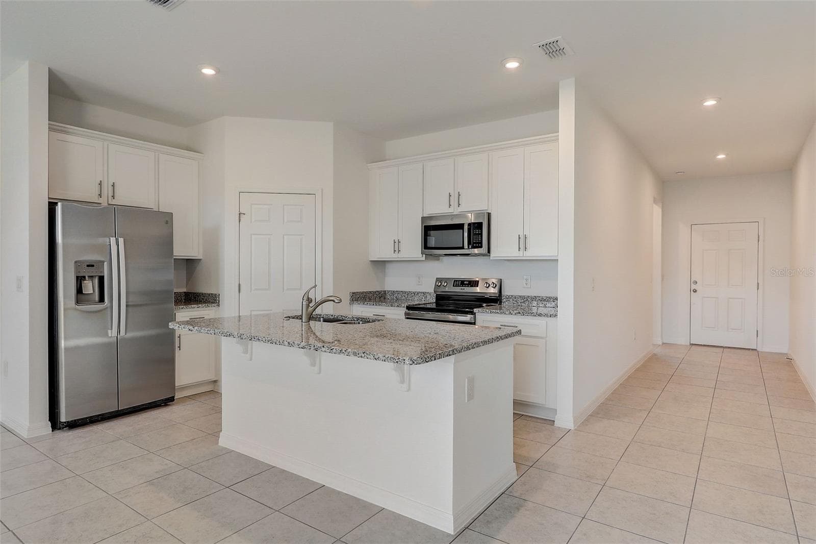 Single Family Residence at 9221 HARRIS HAWK DR, LEESBURG, photo 3 of 30