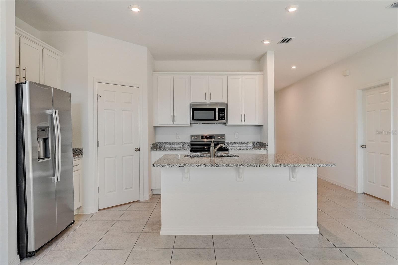 Single Family Residence at 9221 HARRIS HAWK DR, LEESBURG, photo 4 of 30